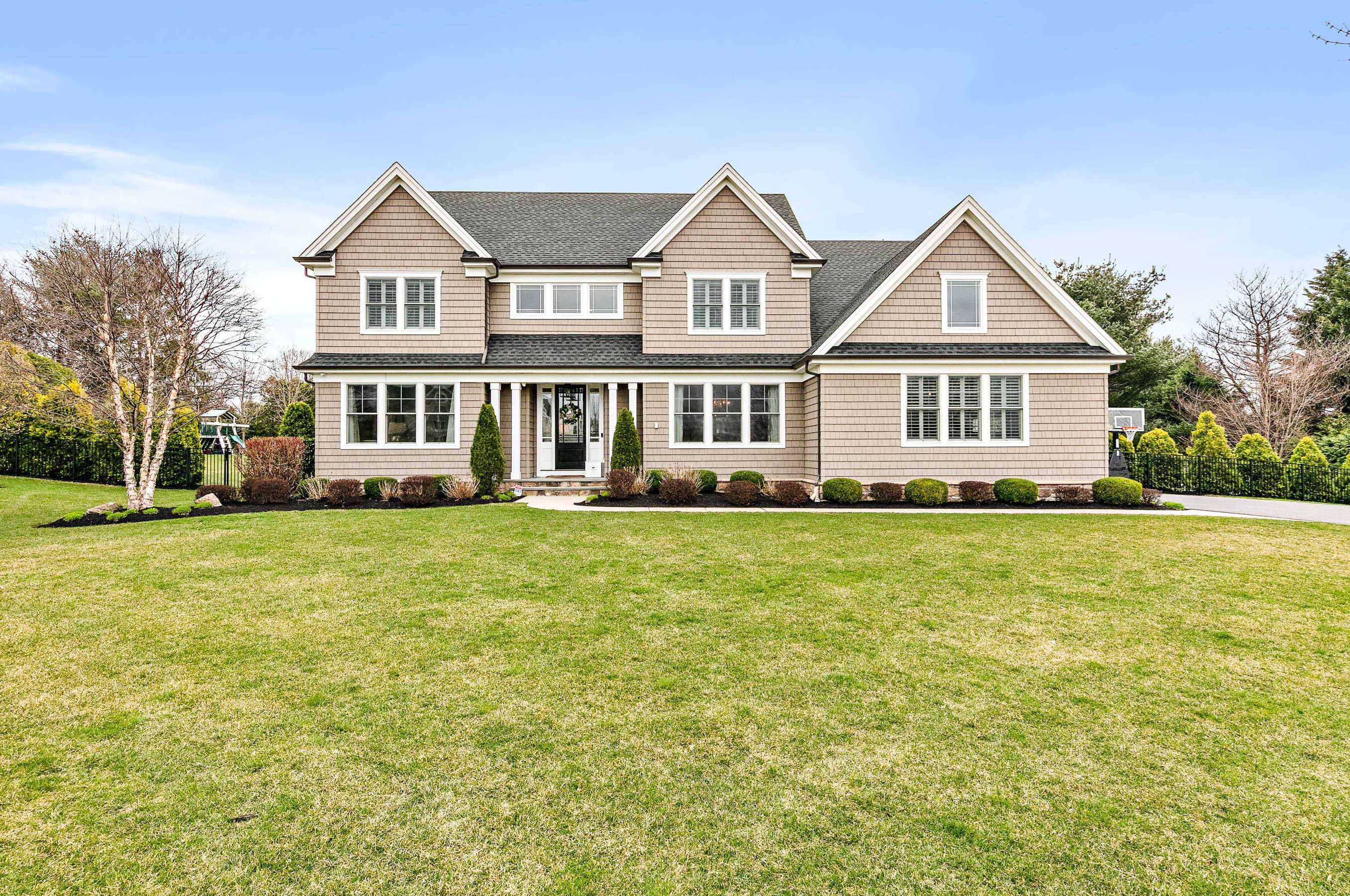 5 Berg Ct, Middletown, NJ 07748
