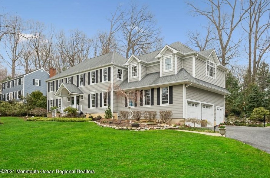 12 Lafayette Ct, Middletown, NJ 07748