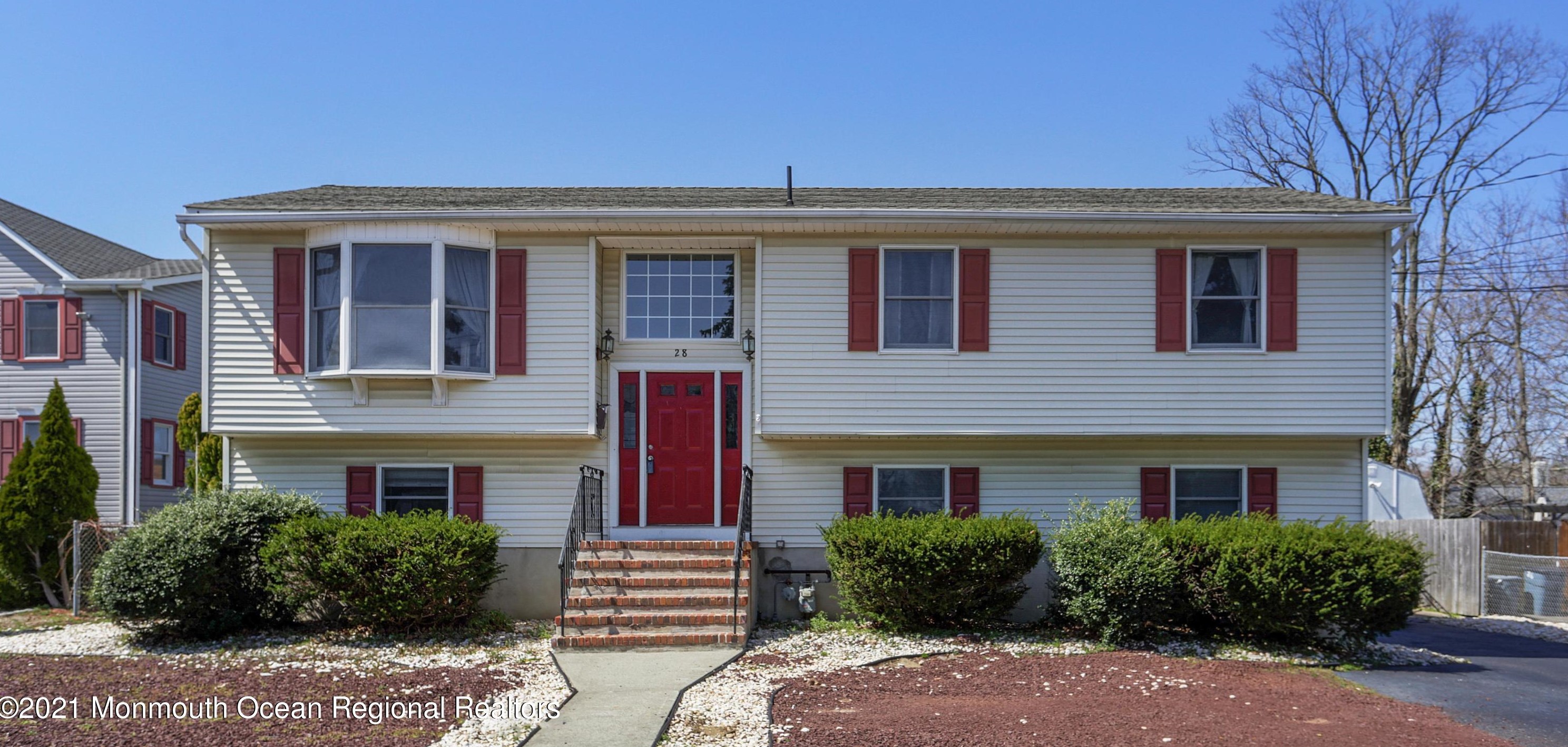 28 Monroe St, Matawan, NJ 07747-3218