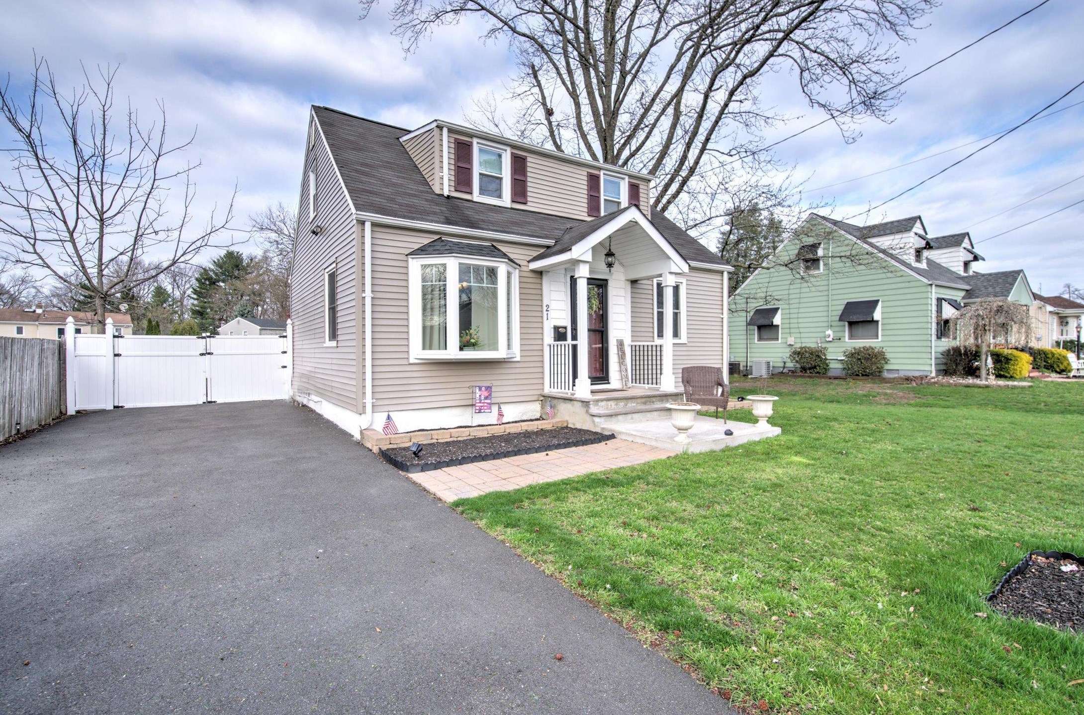 21 New Brunswick Ave, Matawan, NJ 07747-3322