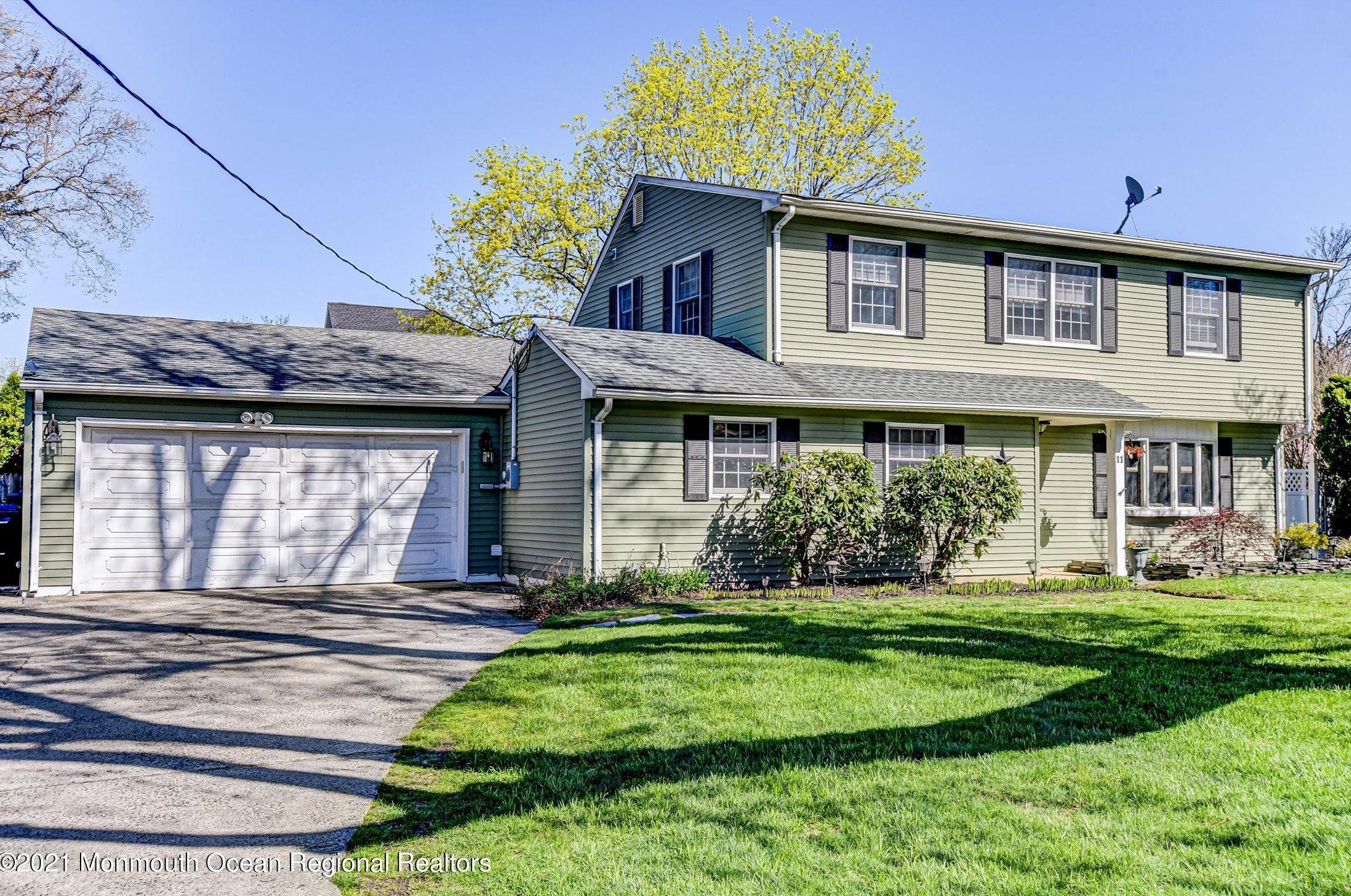 11 Nautilus Dr, Leonardo, NJ 07737
