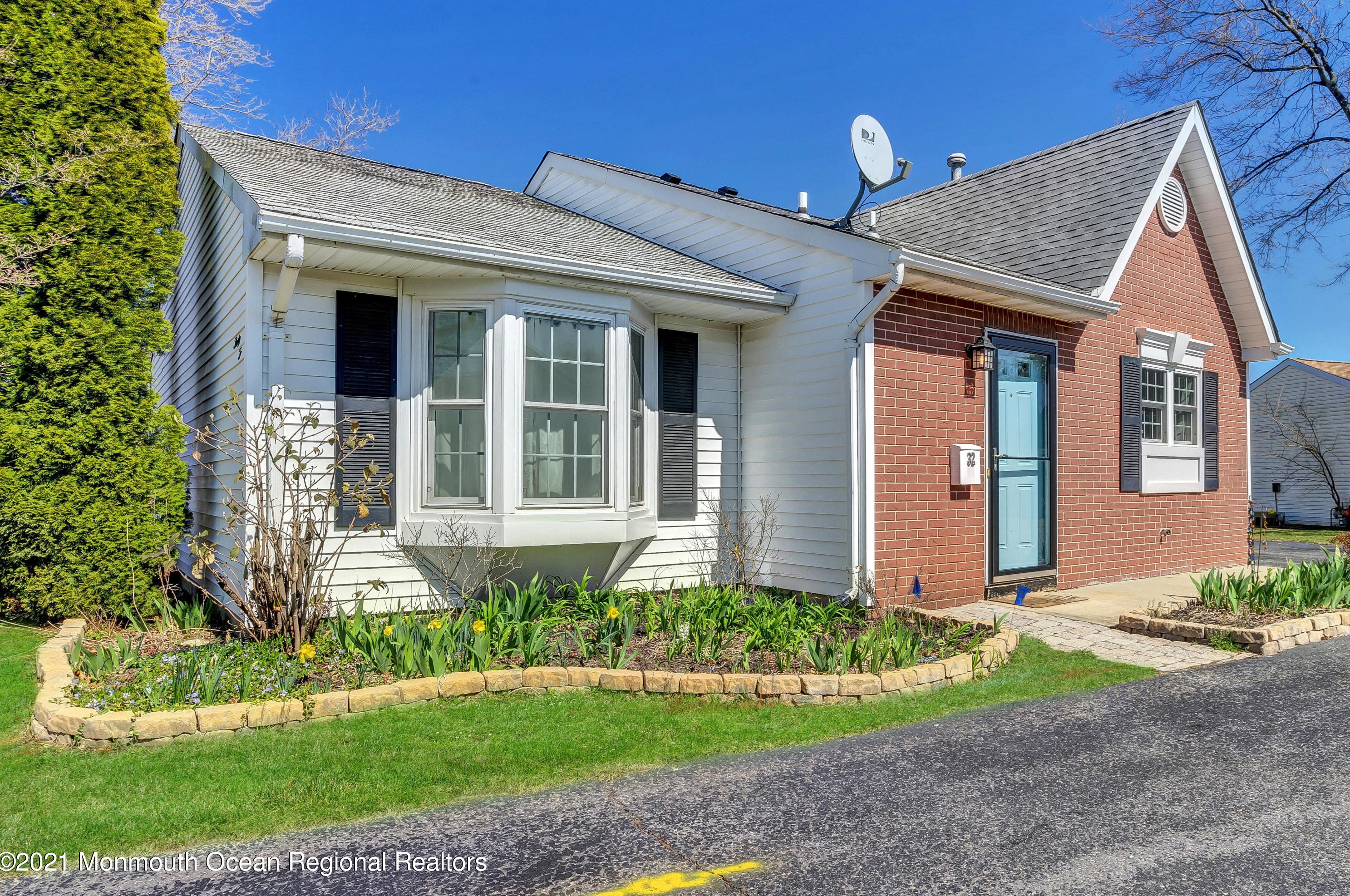 32 Edgeware Close, East Freehold, NJ 07728-3825