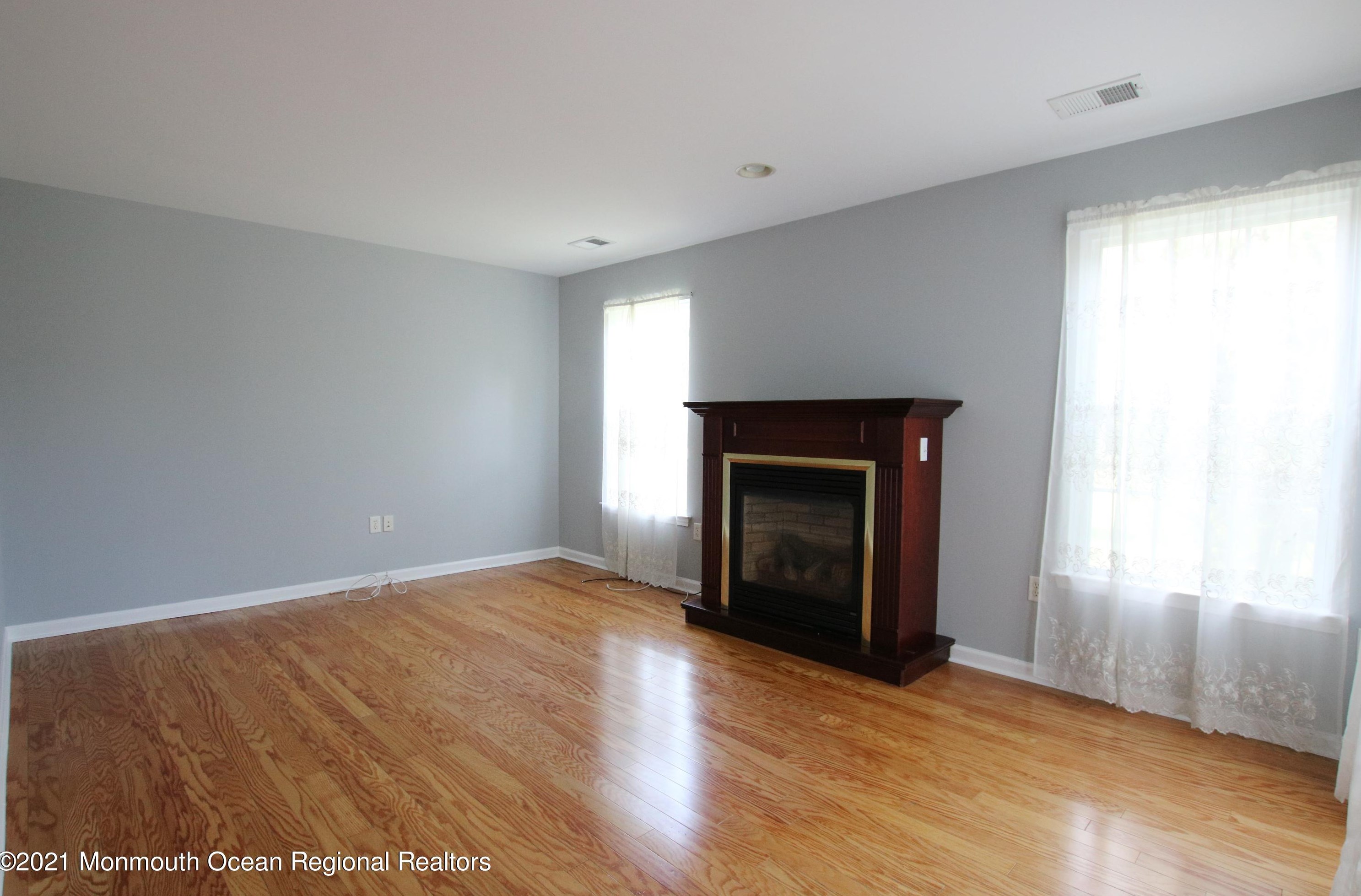 2 Pimleco Dr, Wall Township, NJ 07753-7581