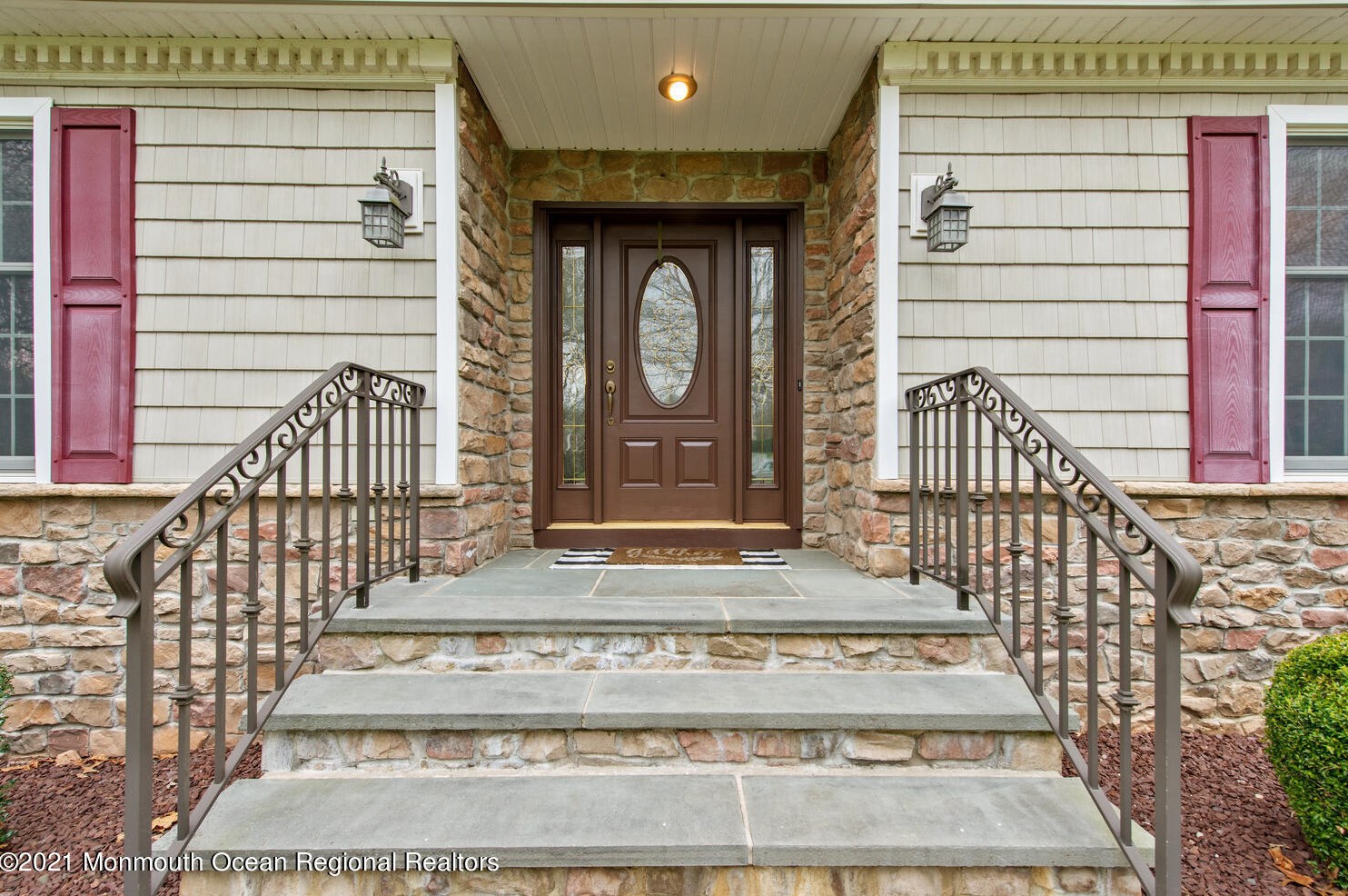 8 Armand Ct, Holmdel Village, NJ 07733