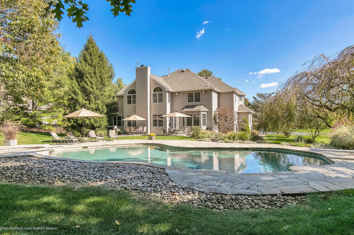 8 Shadowbrook Dr, Vanderburg, NJ 07722-2204