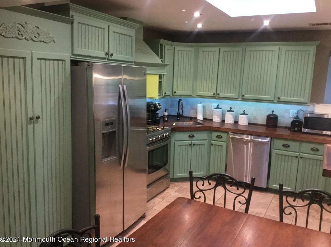 451 Wells Ave, Oakhurst NJ  07755-1445 exterior