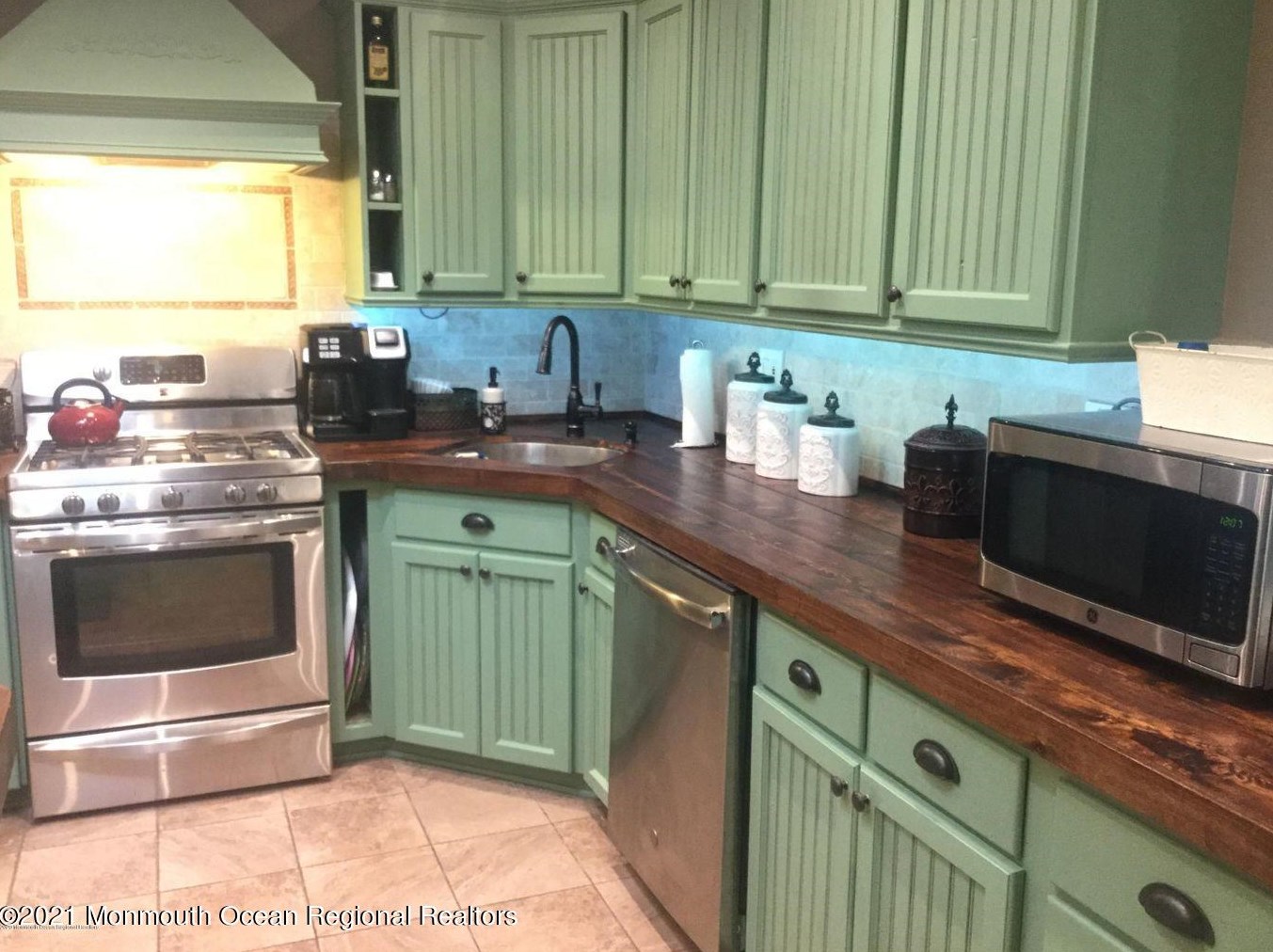 451 Wells Ave, Oakhurst NJ  07755-1445 exterior