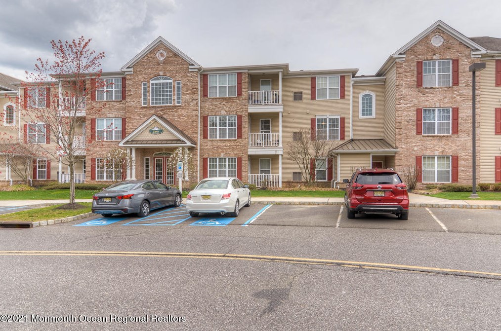 329 Sophee Ln, Lakewood, NJ 08701