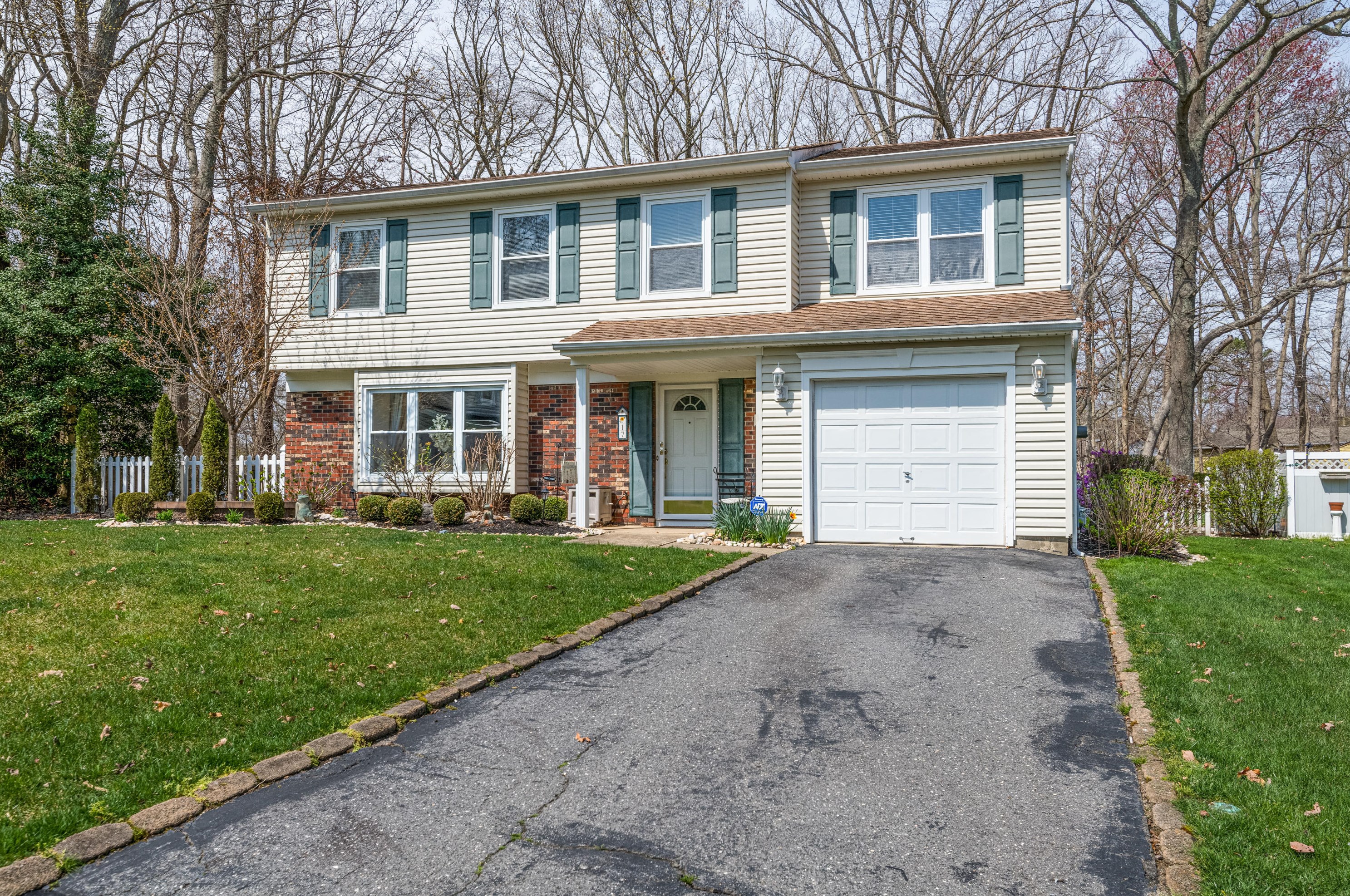 17 Hazelwood Ct, Wall Township, NJ 07731-1657