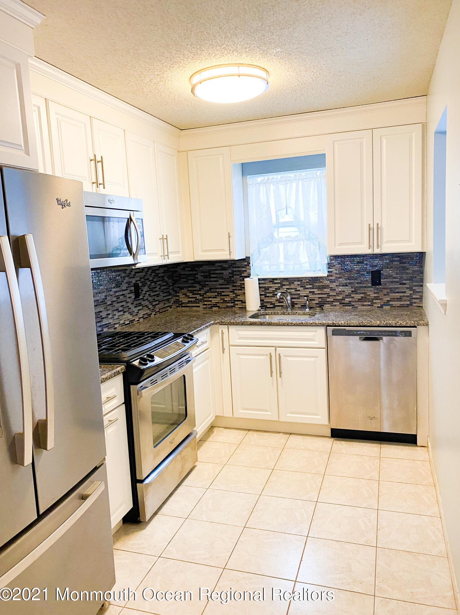 48 Edgeware Close, East Freehold, NJ 07728-3826