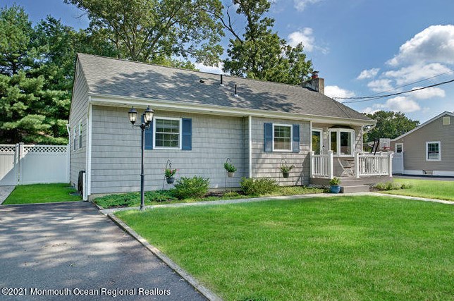 24 Chestnut Hill Dr, Toms River, NJ 08755-8019