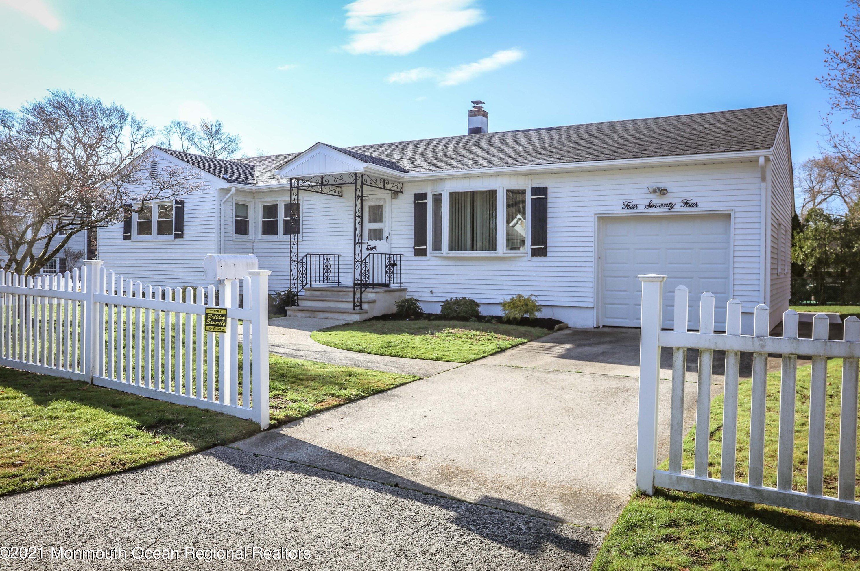 474 Freehold St, Oakhurst, NJ 07755-1366