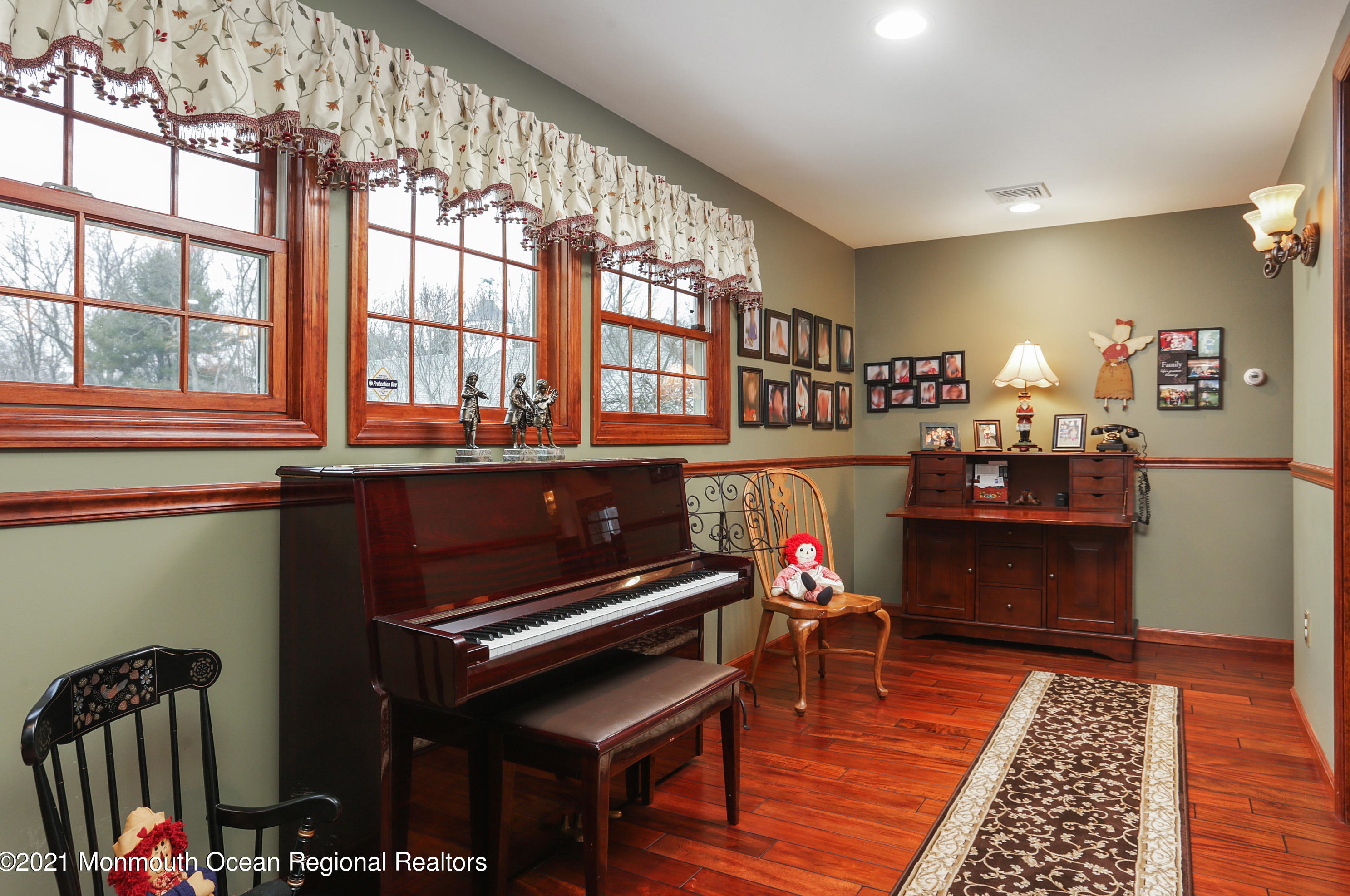 60 Creamery Rd, Vanderburg NJ  07722-1565 exterior