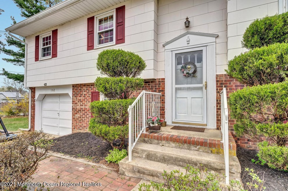 1312 Southampton Blvd, Toms River, NJ 08757-1913