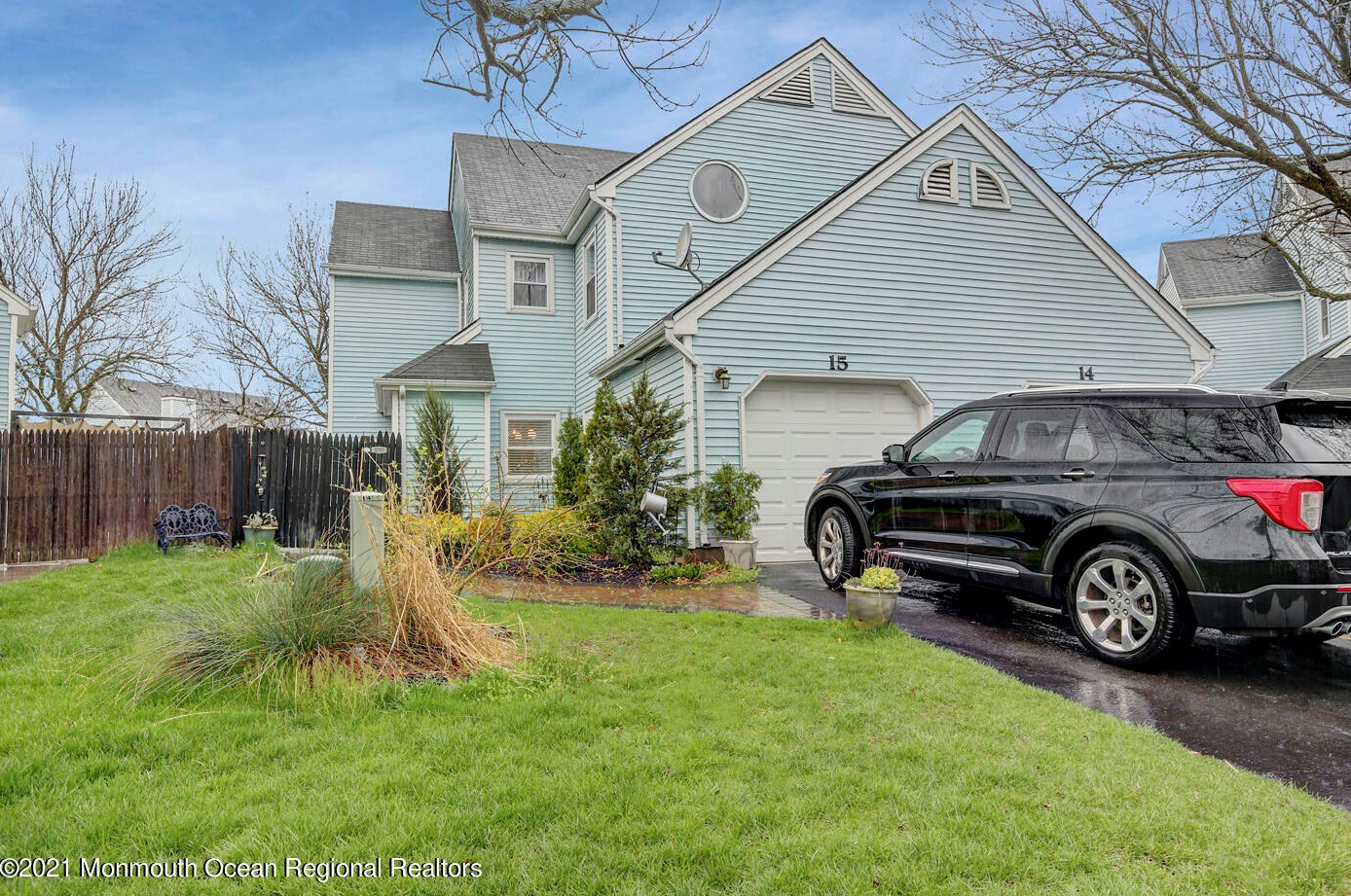 15 Harte Ct, East Freehold, NJ 07728