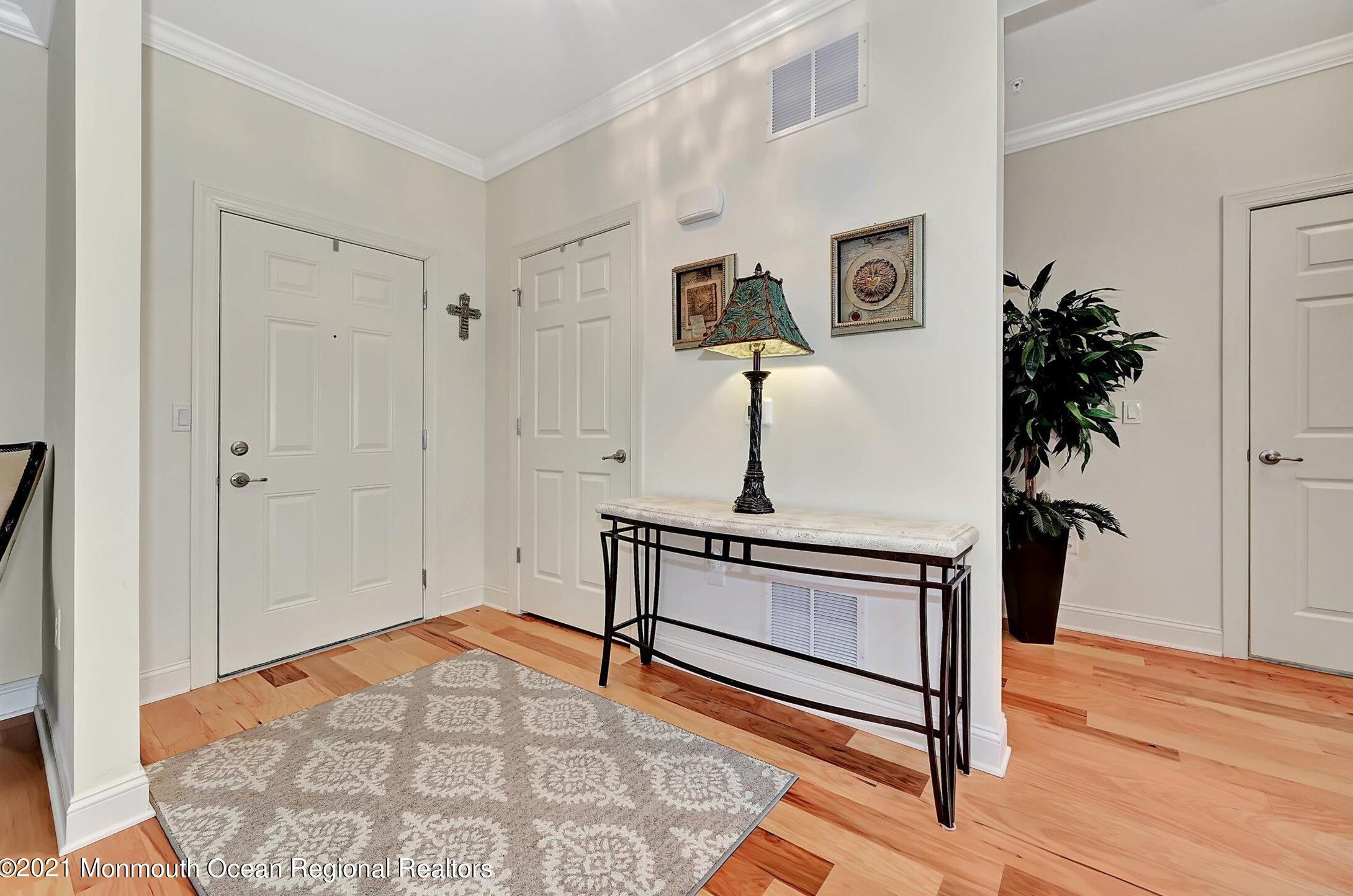 105 Canterbury Ln, Morganville, NJ 07751