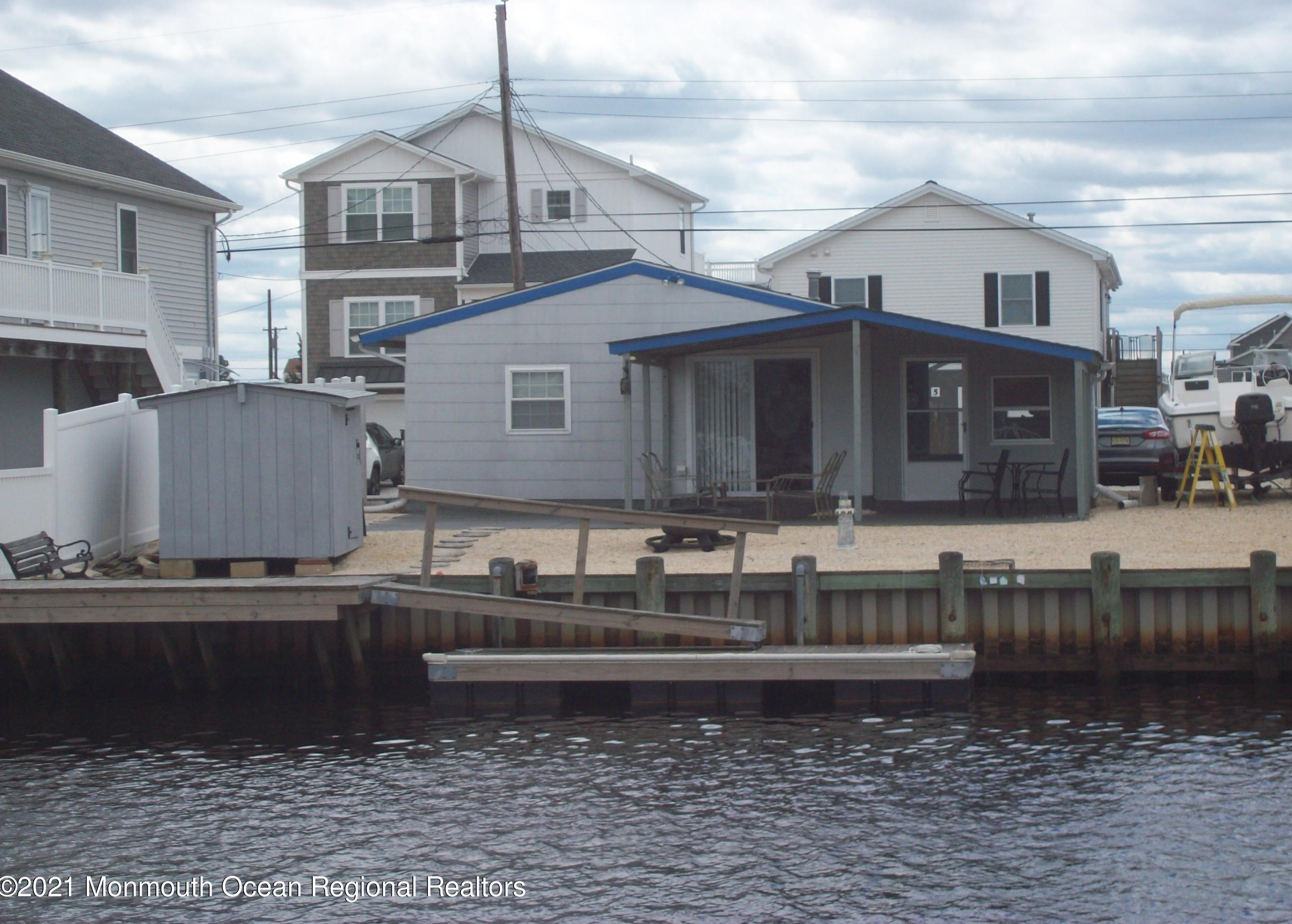 6 Raritan Dr, Tuckerton, NJ 08087-1126