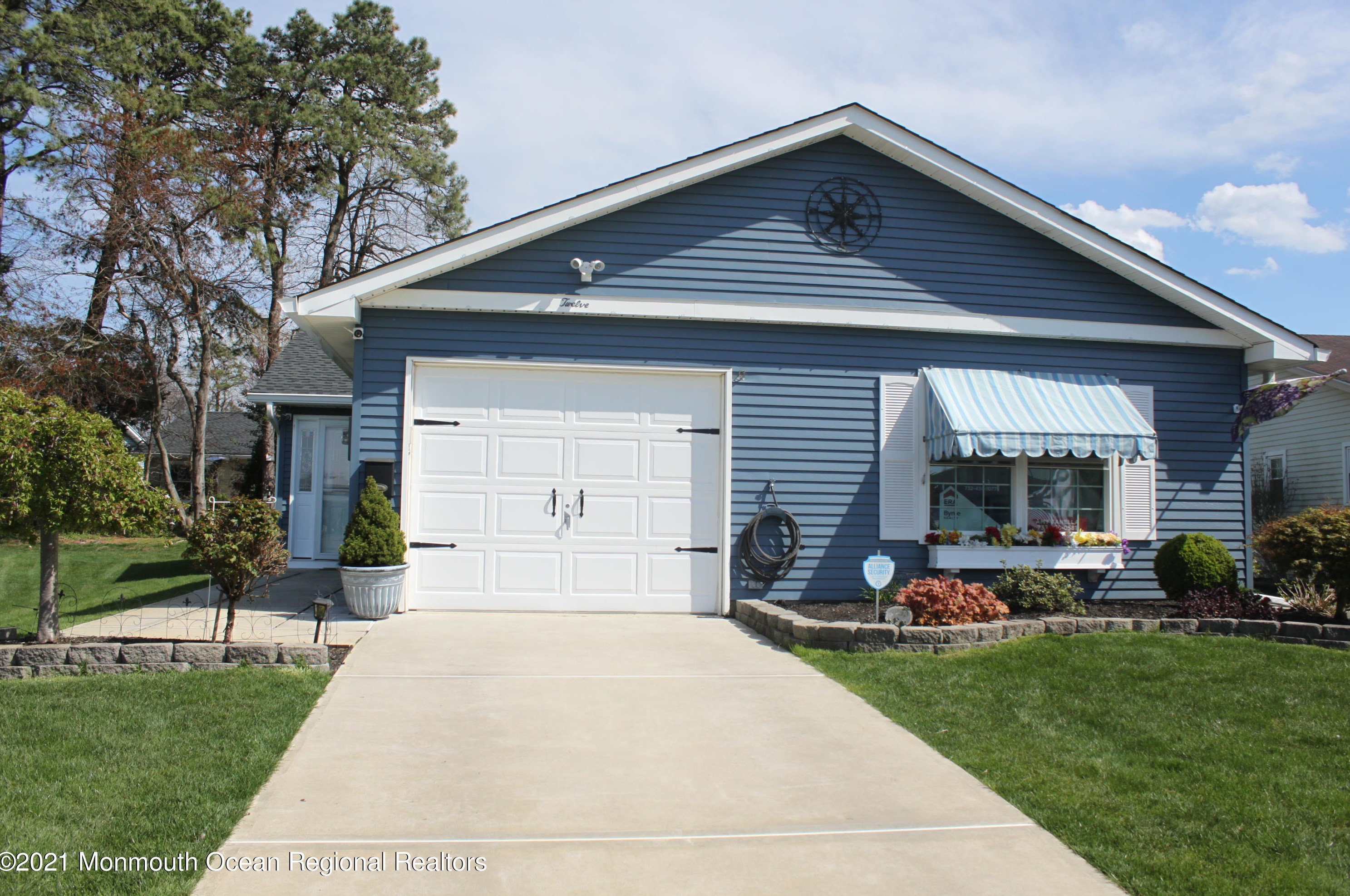 12 Vernon Ct, Bricktown, NJ 08724