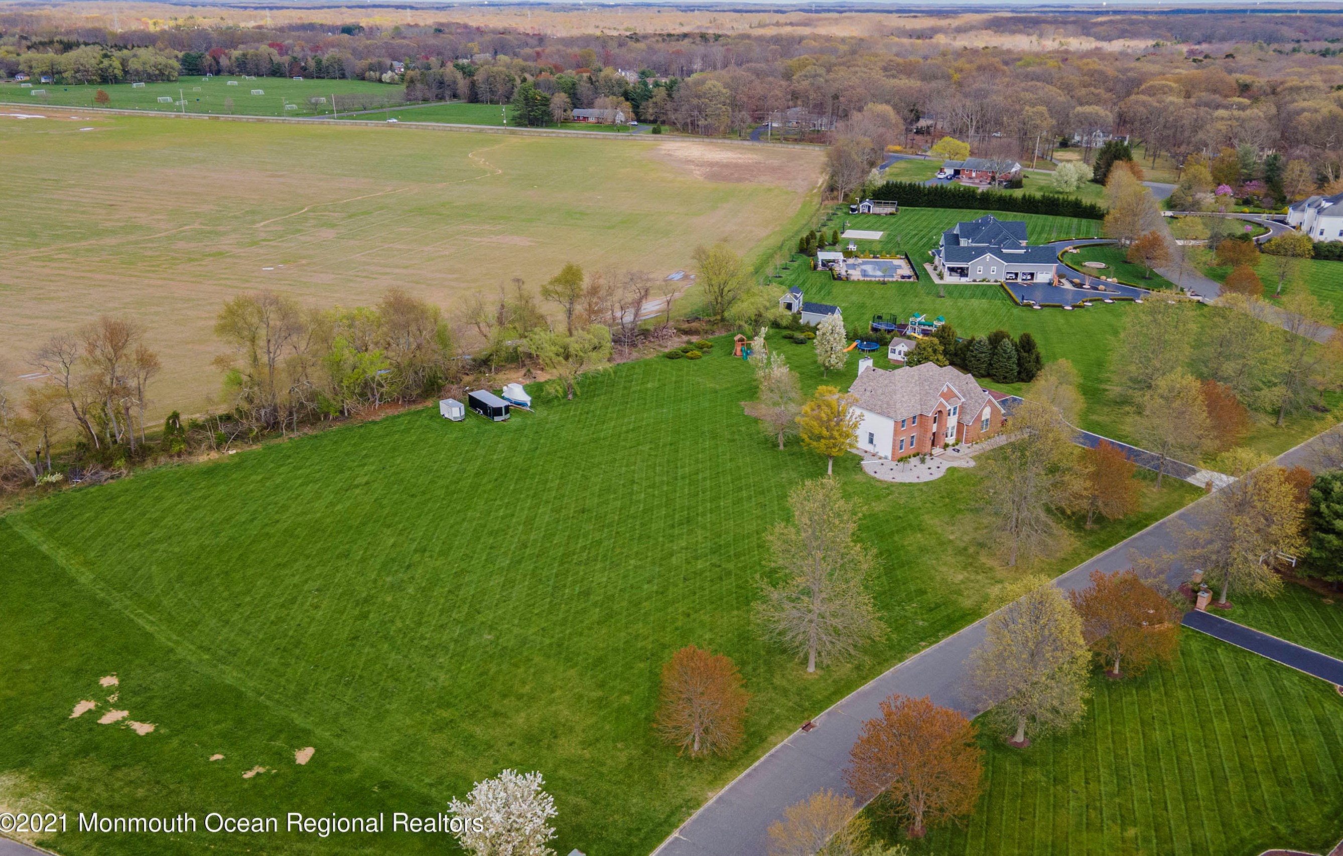 5 Crest Circle Dr, Millstone Township, NJ 08510-8738
