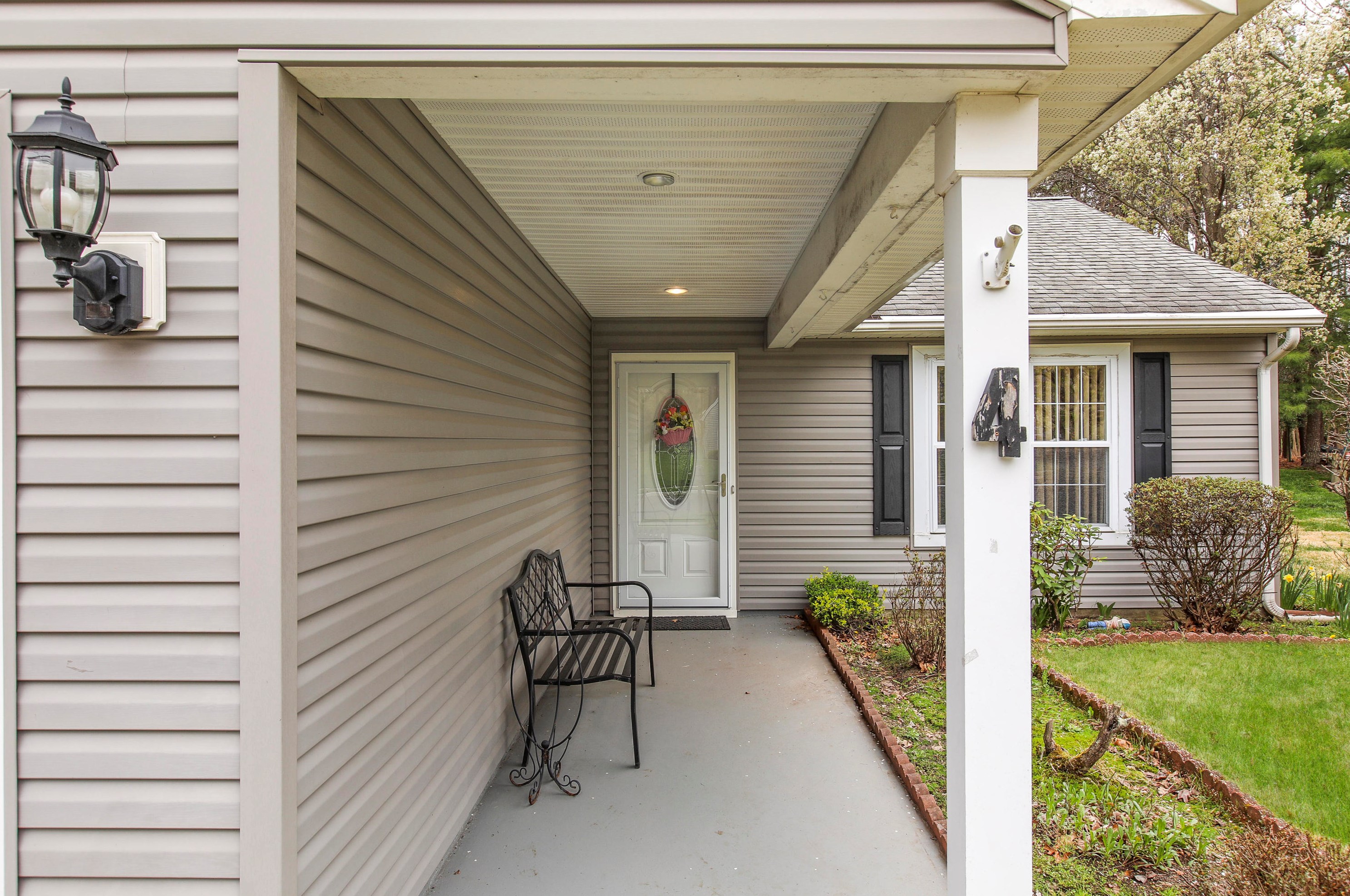 4 Sussex Pl, Lacey, NJ 08731