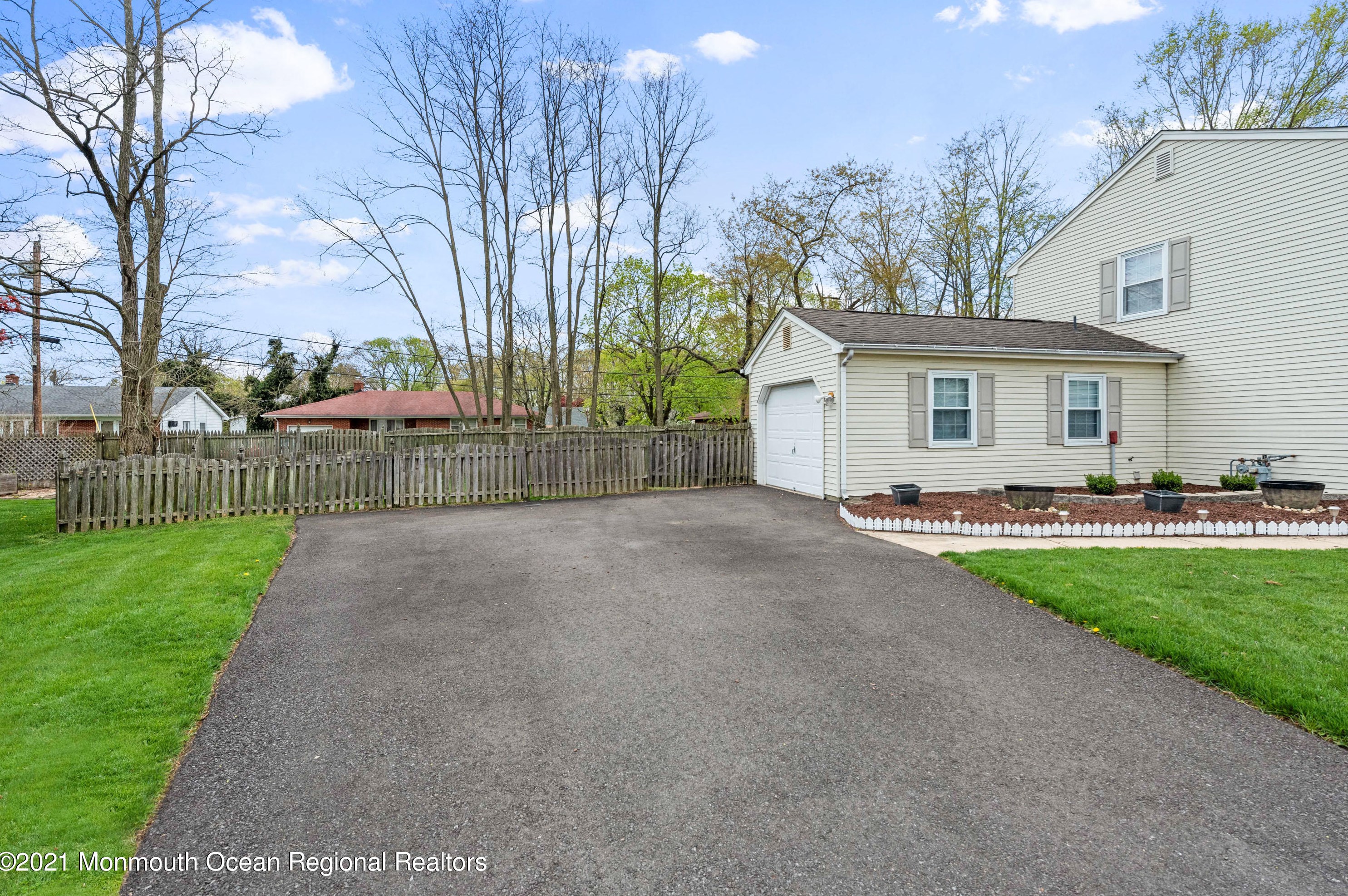 9 Elm Pl, Matawan, NJ 07747-3037