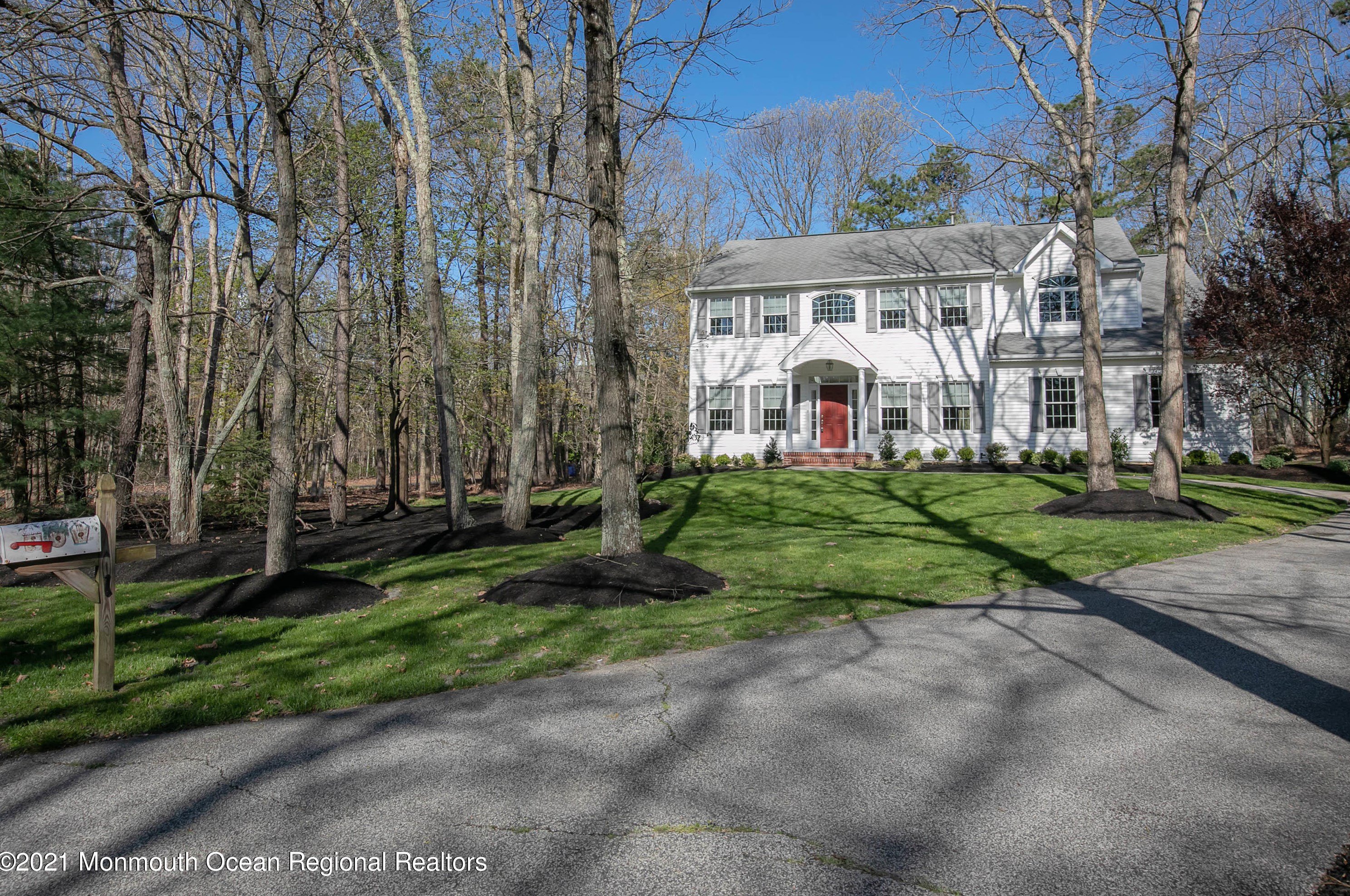 1 Braddocks Mill Rd, Medford, NJ 08055-9186