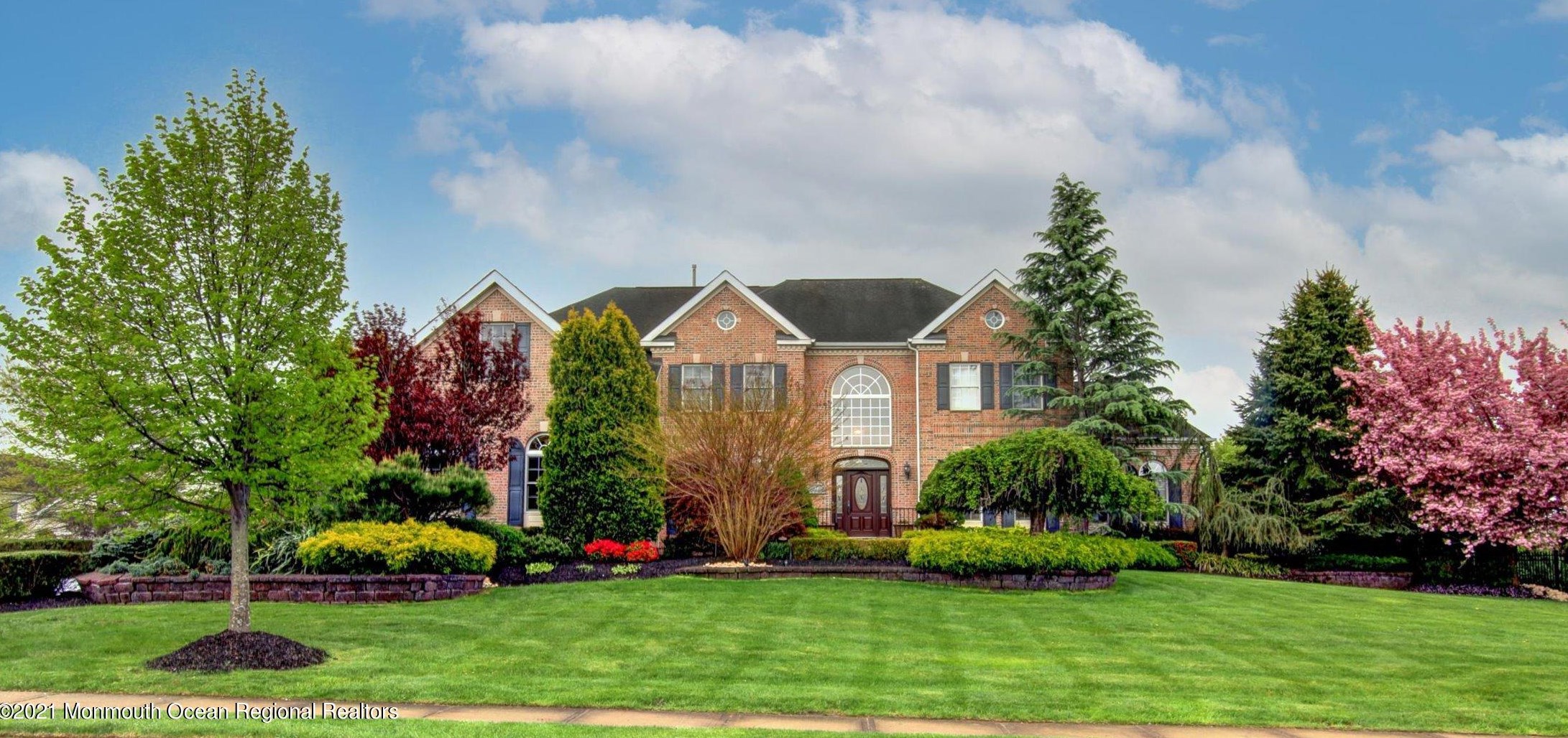 10 Whirlaway Dr, Tinton Falls, NJ 07724