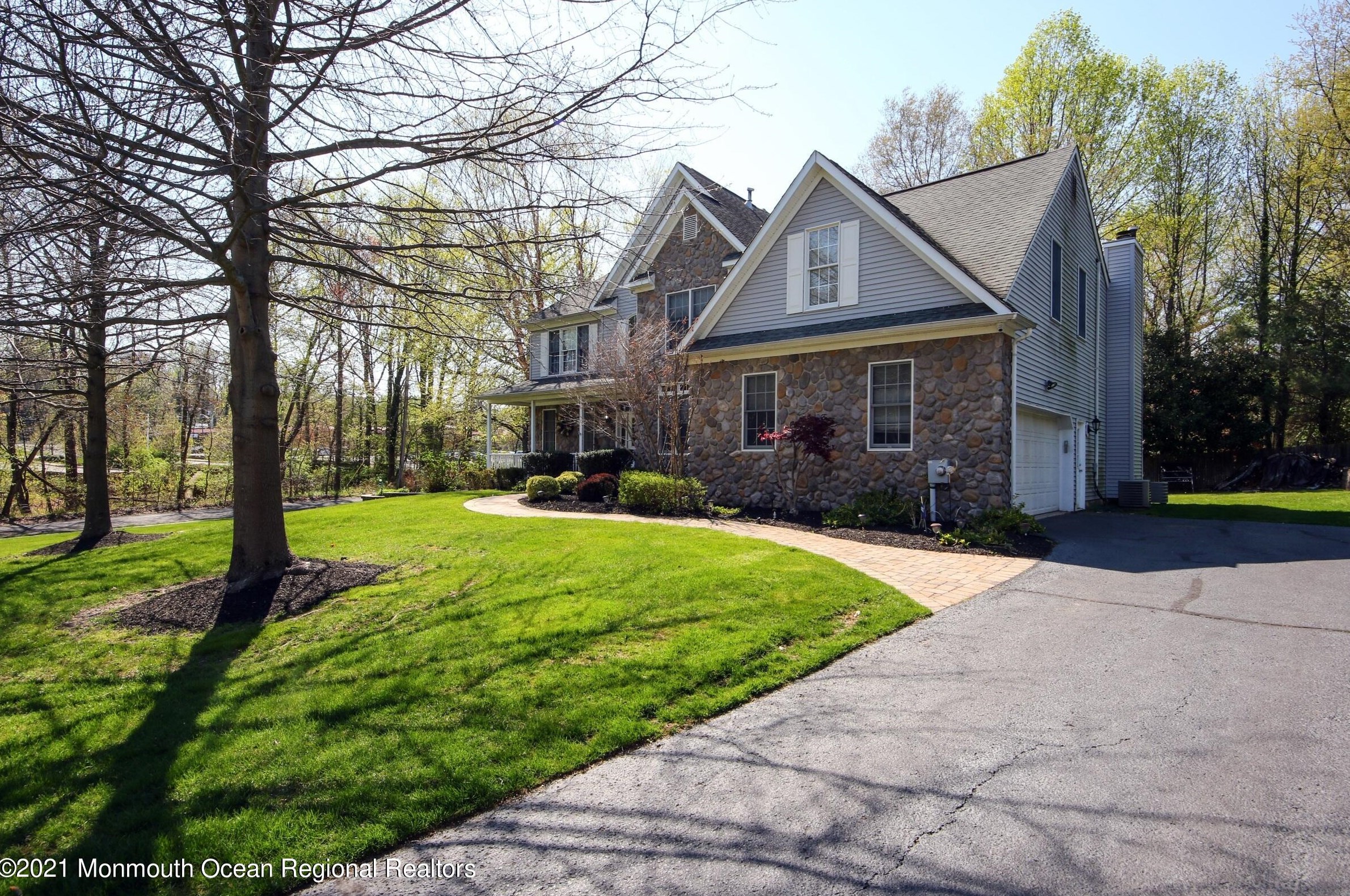 1 Ferraro Ct, Middletown, NJ 07748