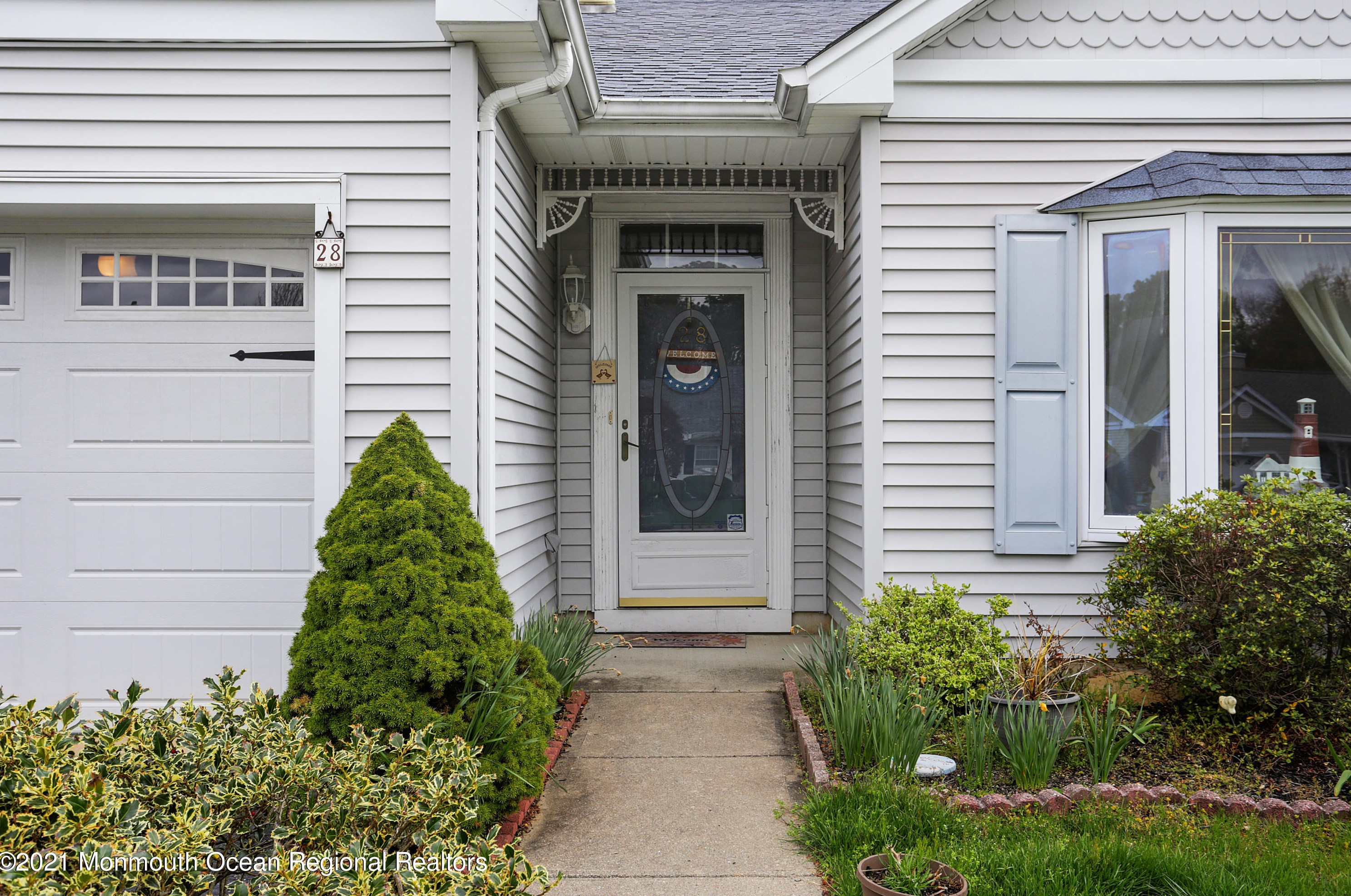 28 Molly Ln, Bricktown, NJ 08723