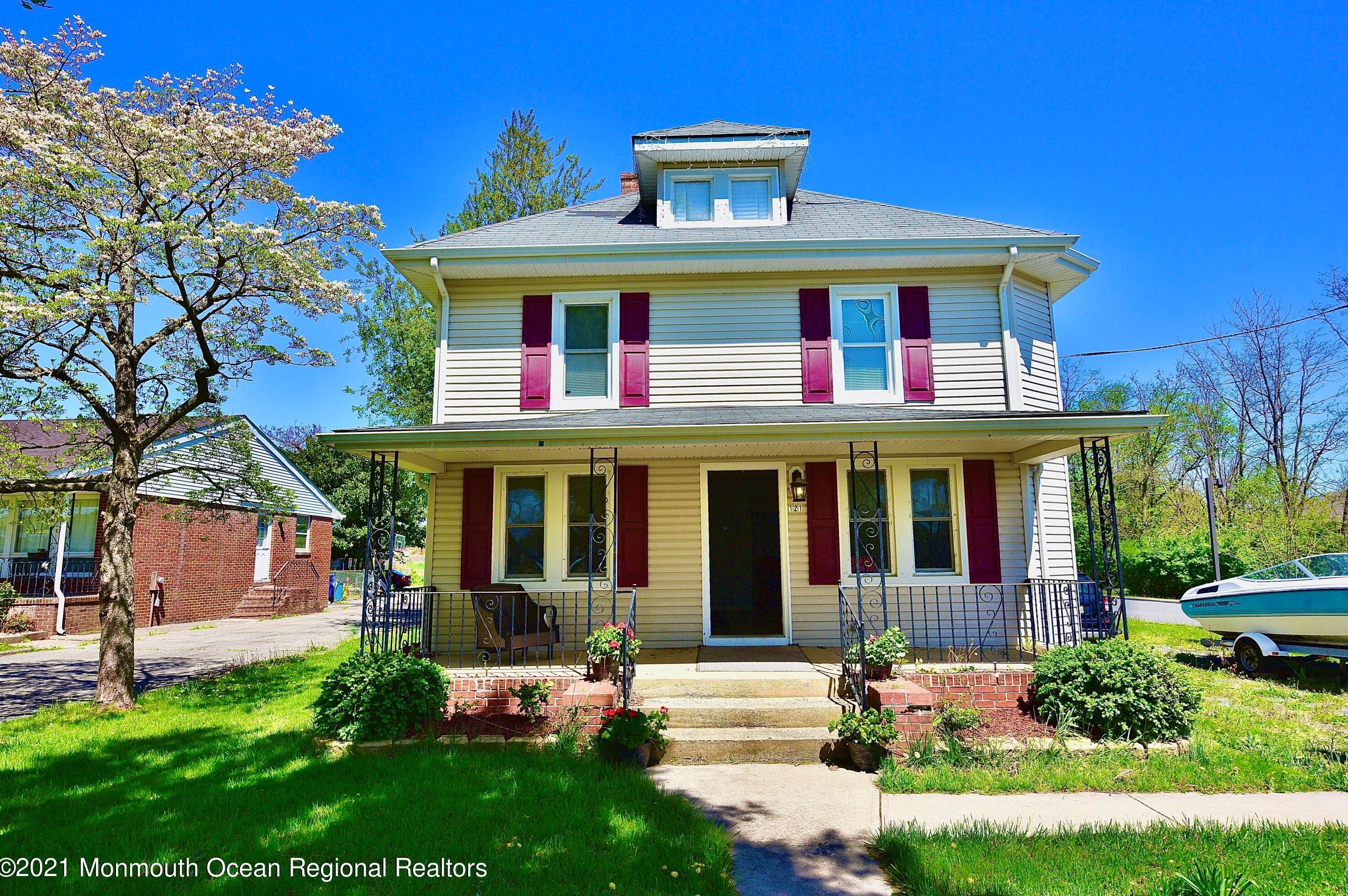 121 Main Street E, North Hanover, NJ 08562