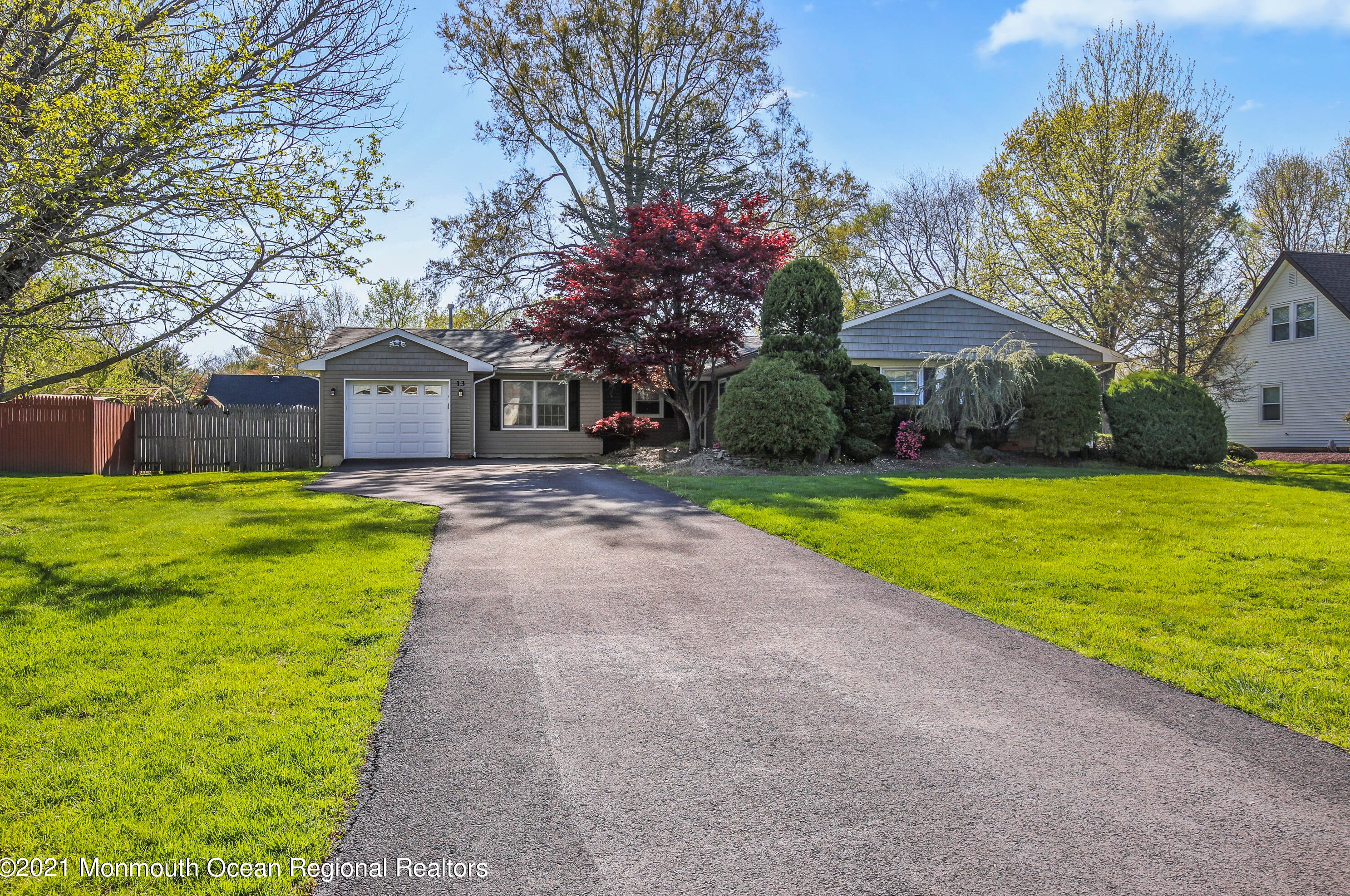 13 Dickinson Ln, Millstone Township, NJ 07726-2901