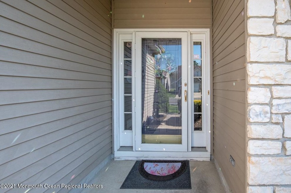 15 Oakmont Ln, Jackson Twp, NJ 08527