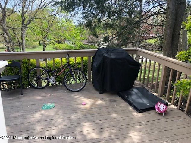 14 Woodpecker Rd, Wall Township NJ  07731-2015 exterior