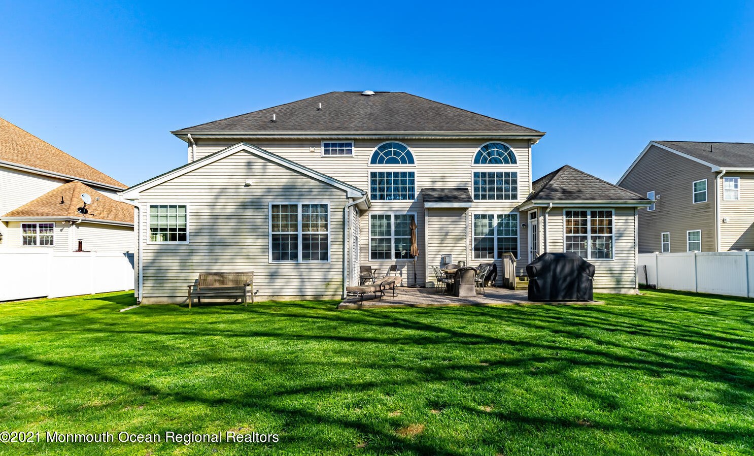 42 Greenside Dr, Tuckerton, NJ 08087-2096