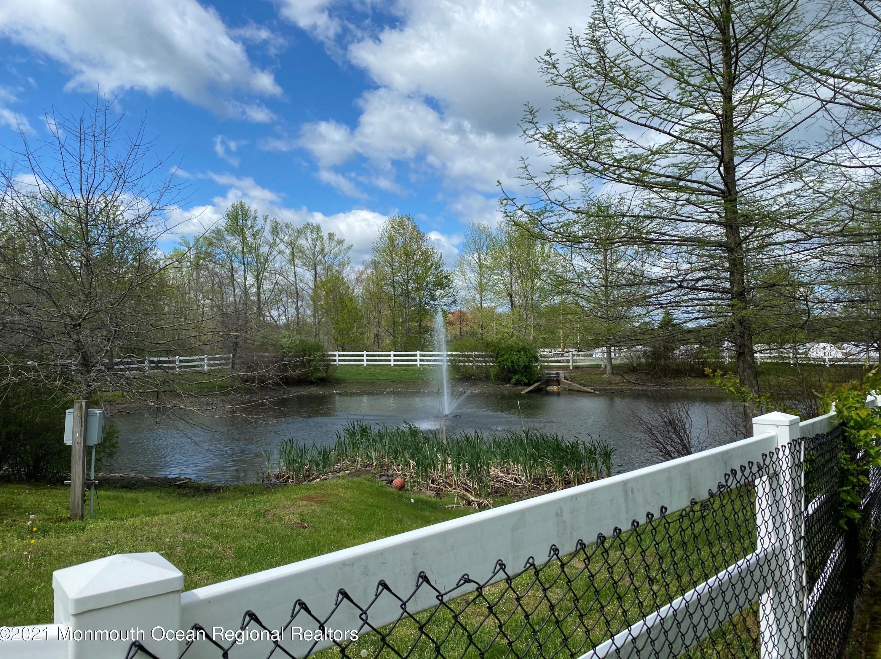 24 Fells Dr, Millstone Township, NJ 07726-4169