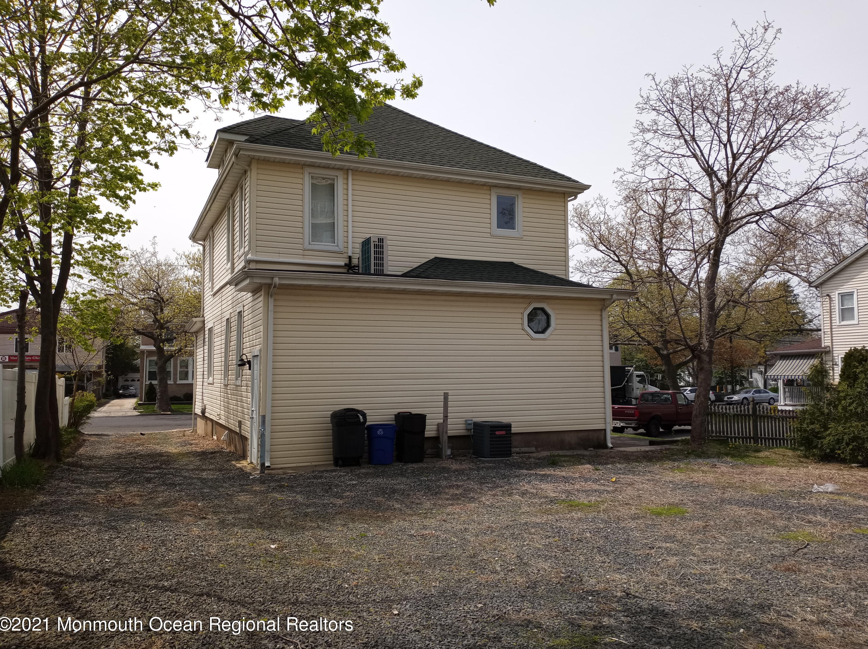 35 Bridge Ave N, Tinton Falls, NJ 07701