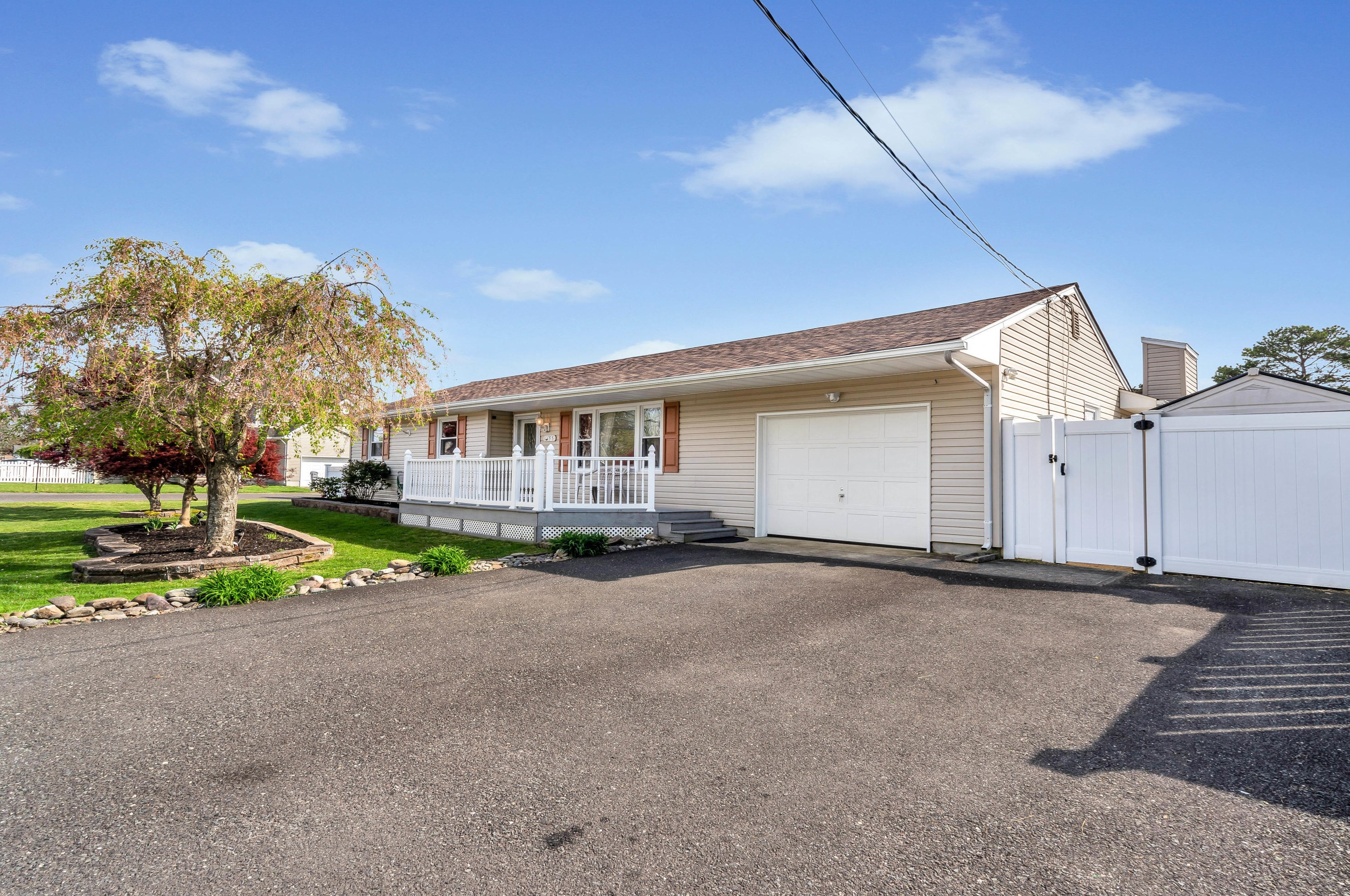 55 Spruce St, Beachwood, NJ 08722-3326