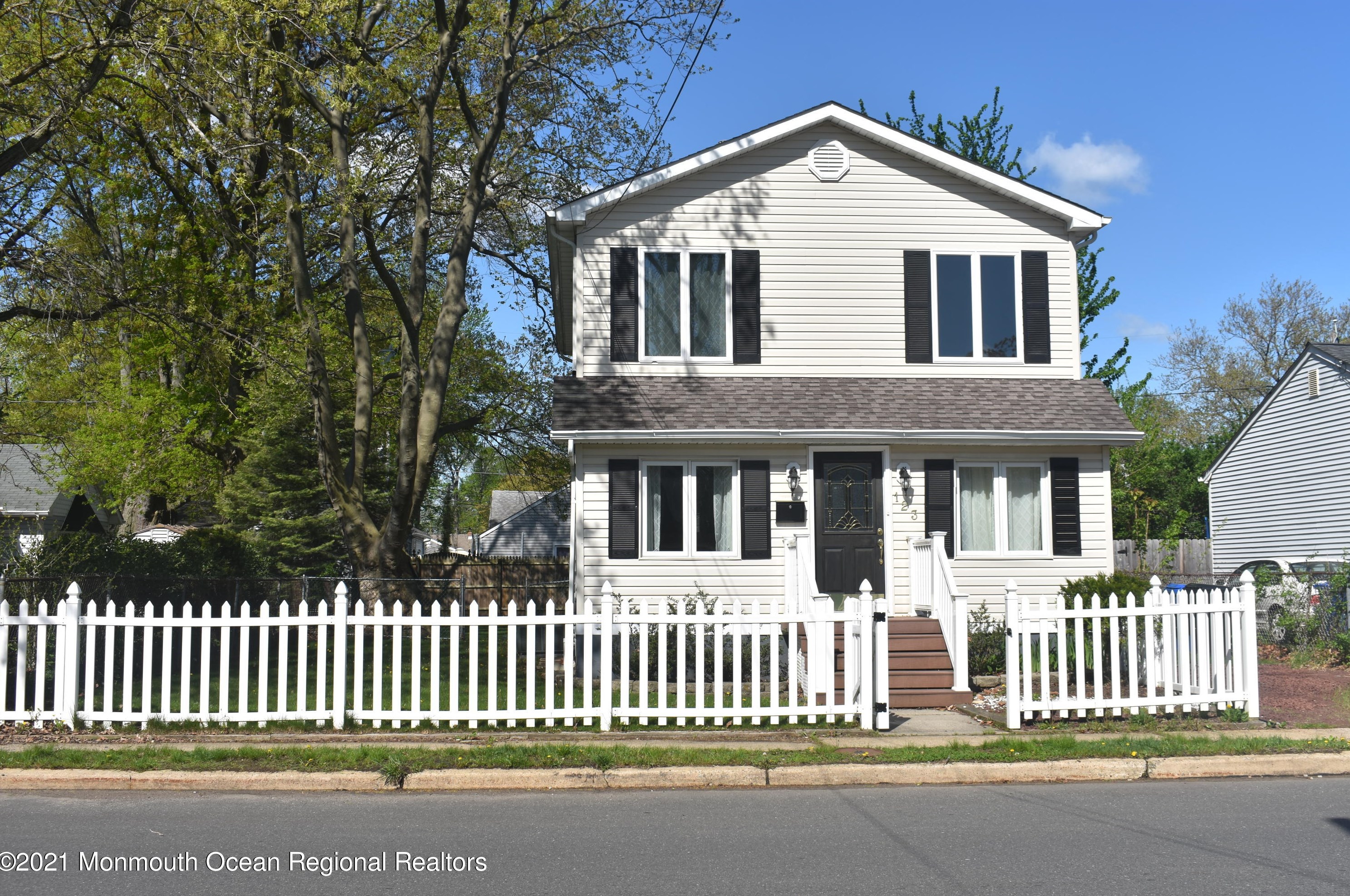 123 Ocean Ave, Middletown, NJ 07748