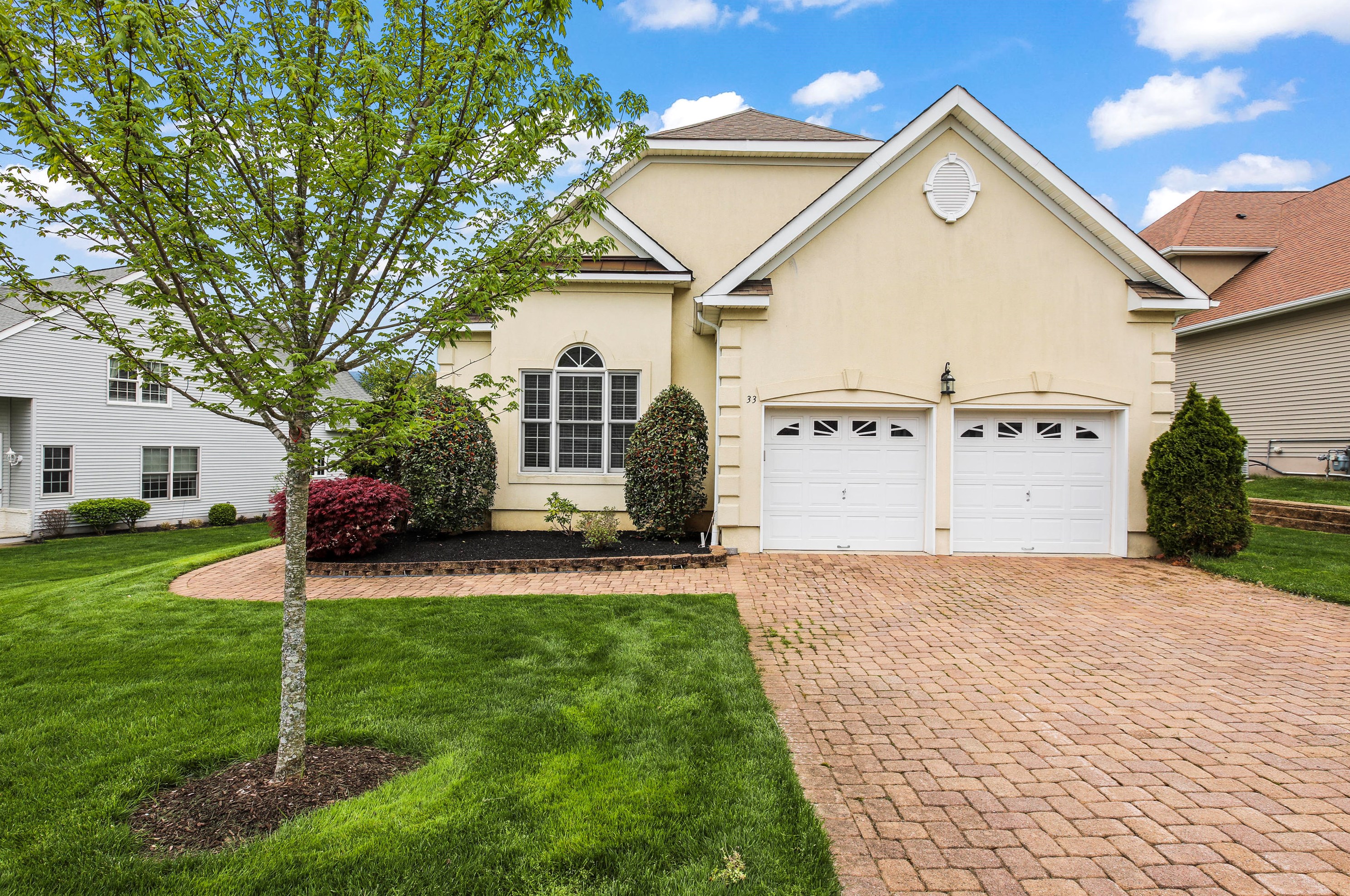 33 Sequoia Pkwy, Tinton Falls, NJ 07712