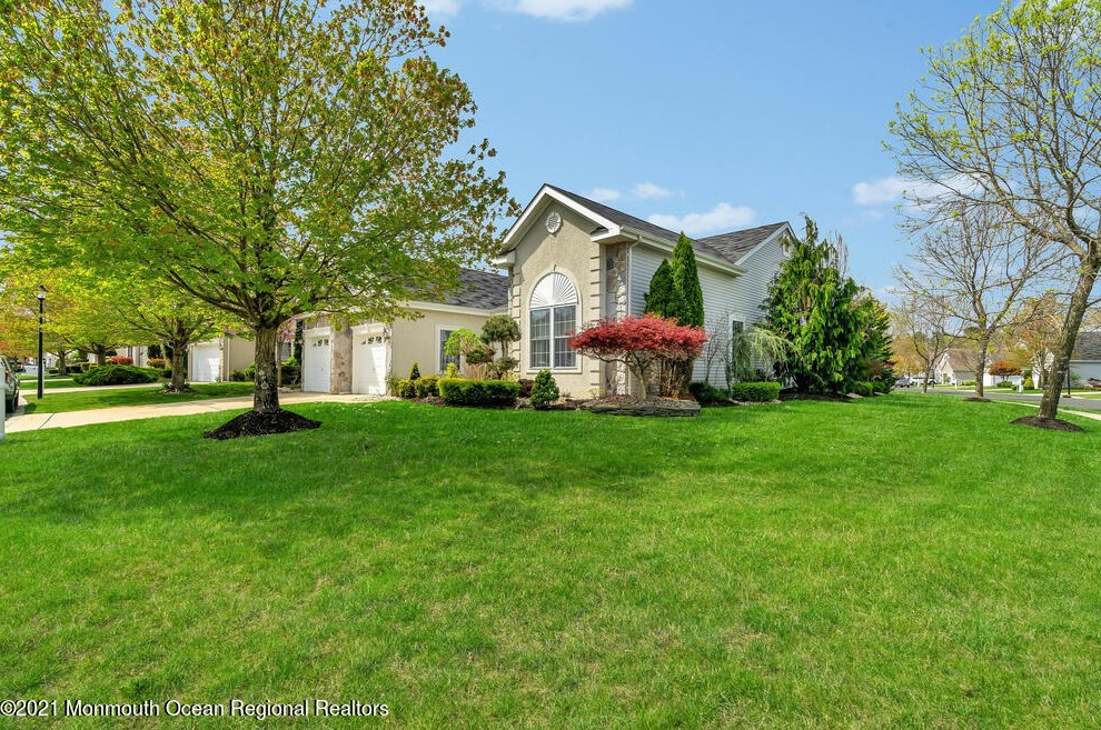 1 Turnberry Pl, Jackson Twp, NJ 08527