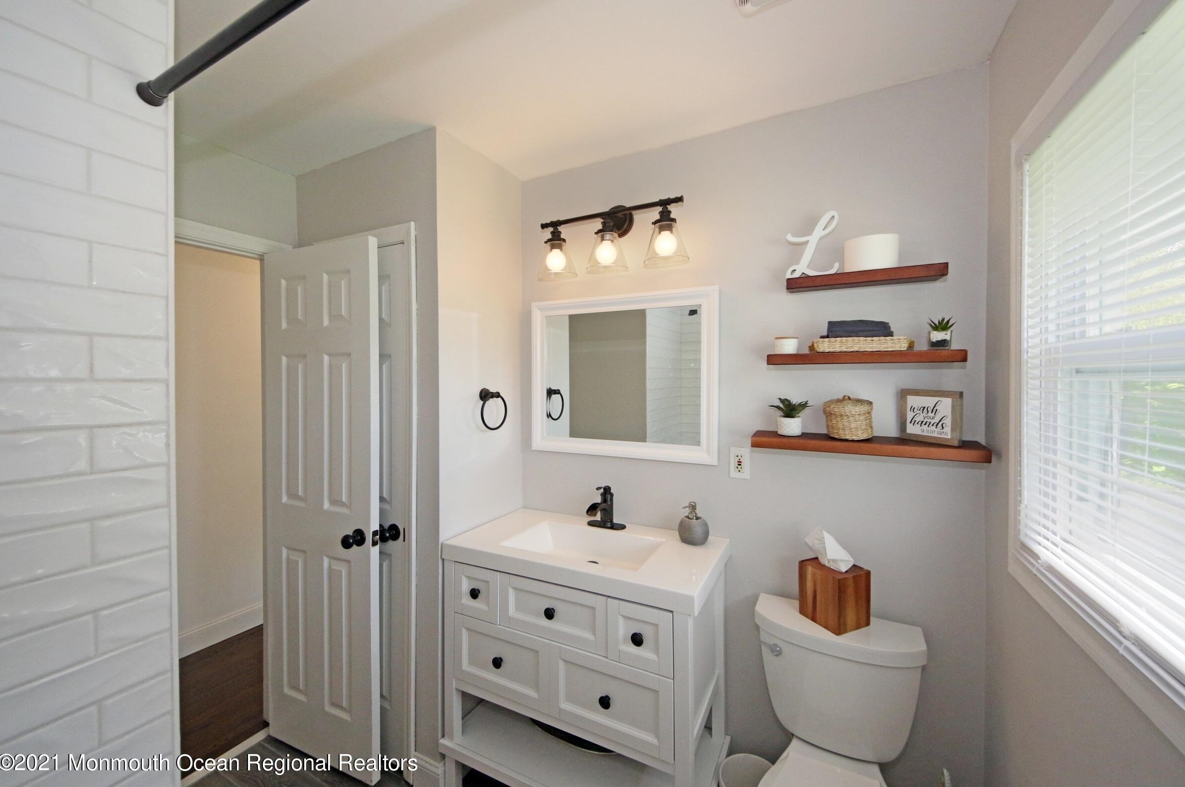 605 Turner Dr, Belford NJ  07718-1138 exterior