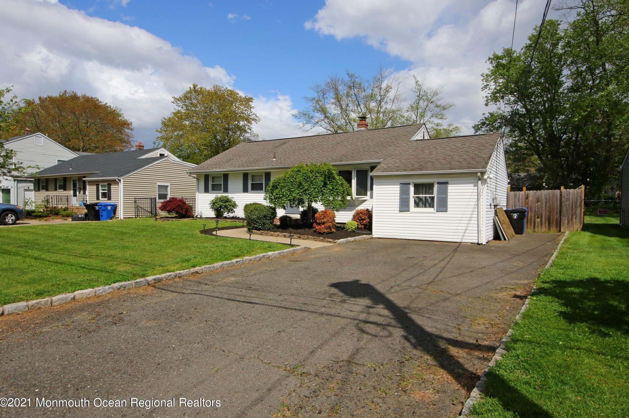 605 Turner Dr, Belford NJ  07718-1138 exterior