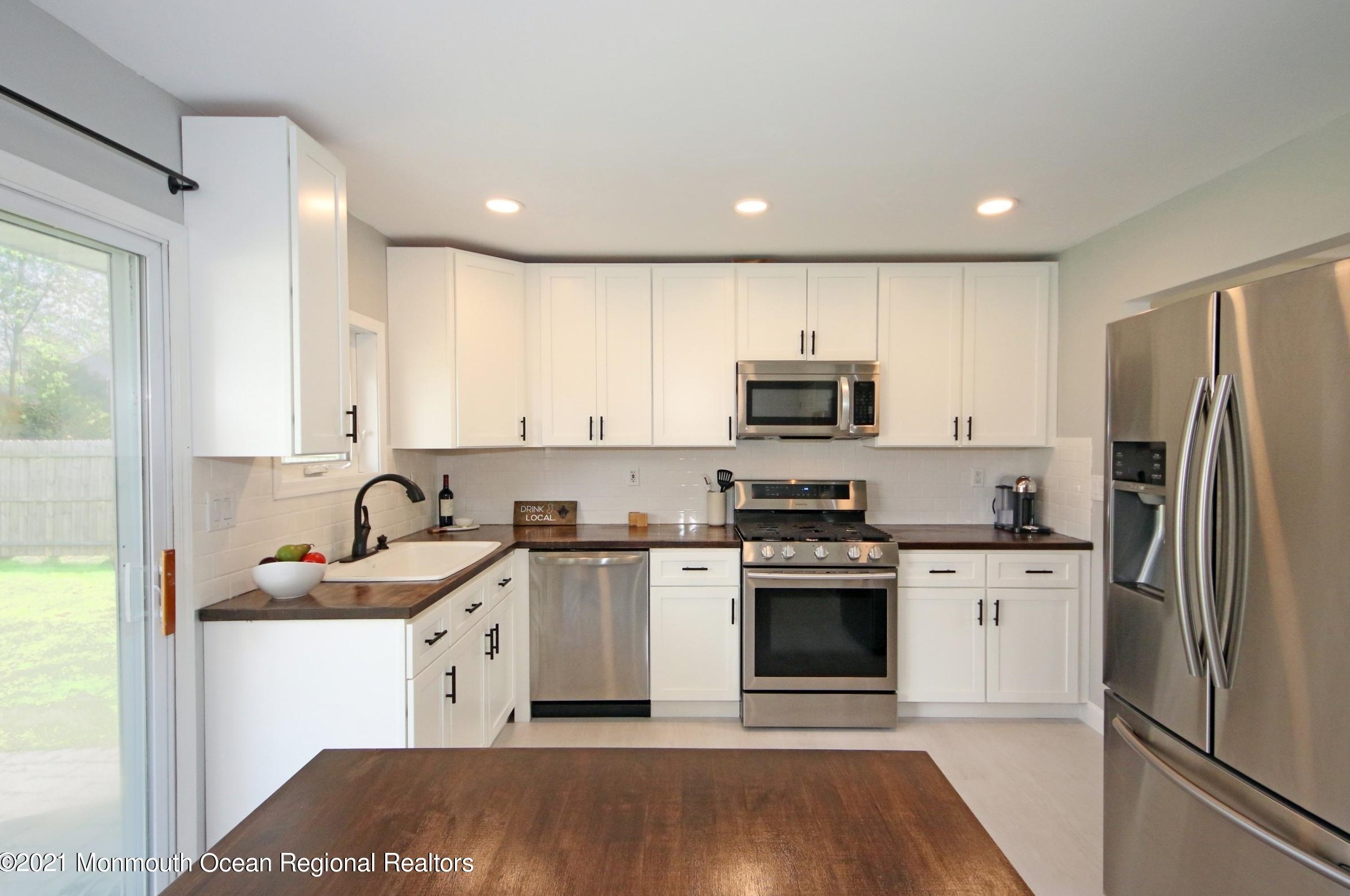 605 Turner Dr, Belford NJ  07718-1138 exterior