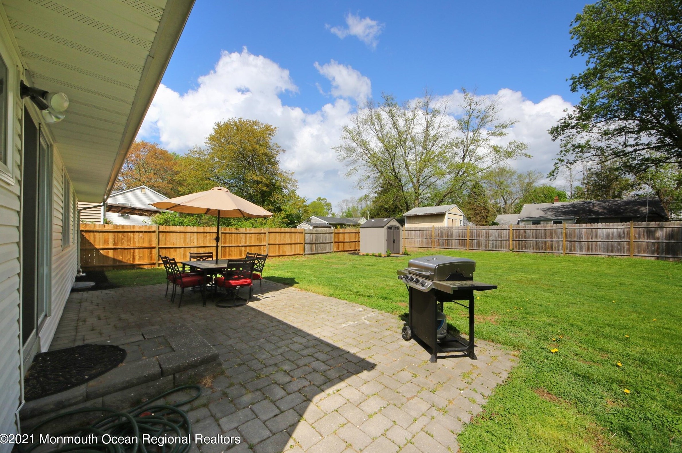 605 Turner Dr, Belford NJ  07718-1138 exterior