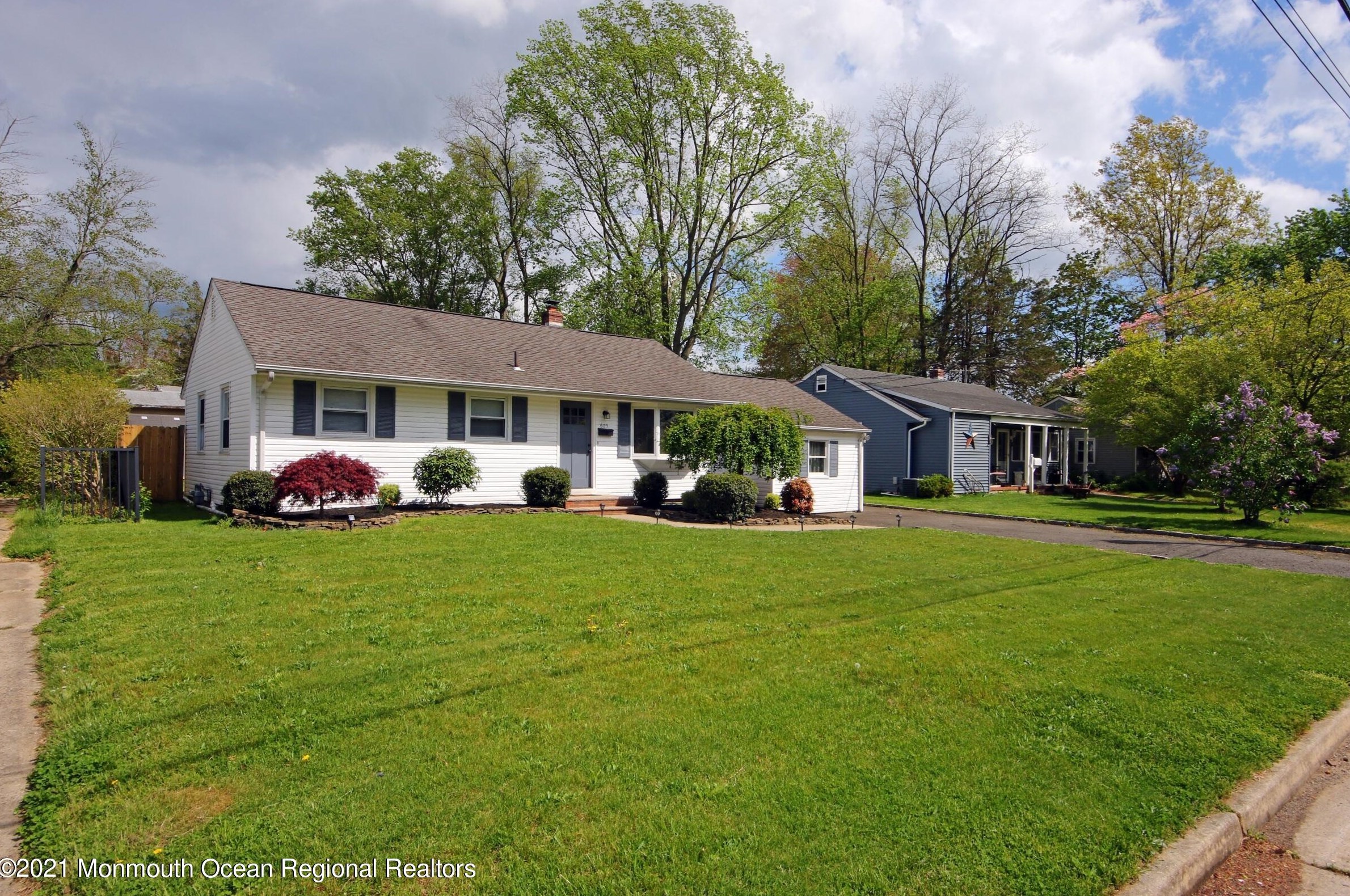 605 Turner Dr, Belford, NJ 07718