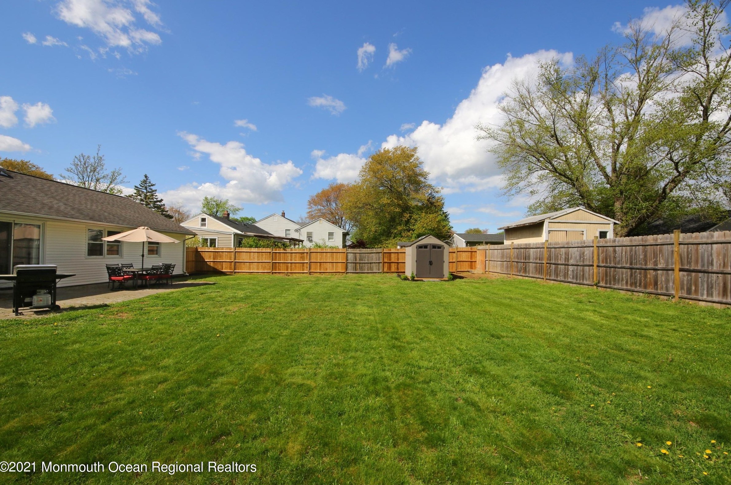 605 Turner Dr, Belford NJ  07718-1138 exterior