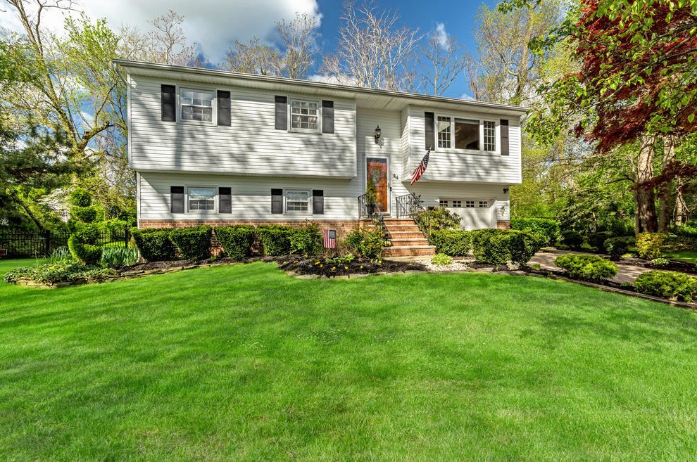 44 Walnut Ave, Tinton Falls, NJ 07701