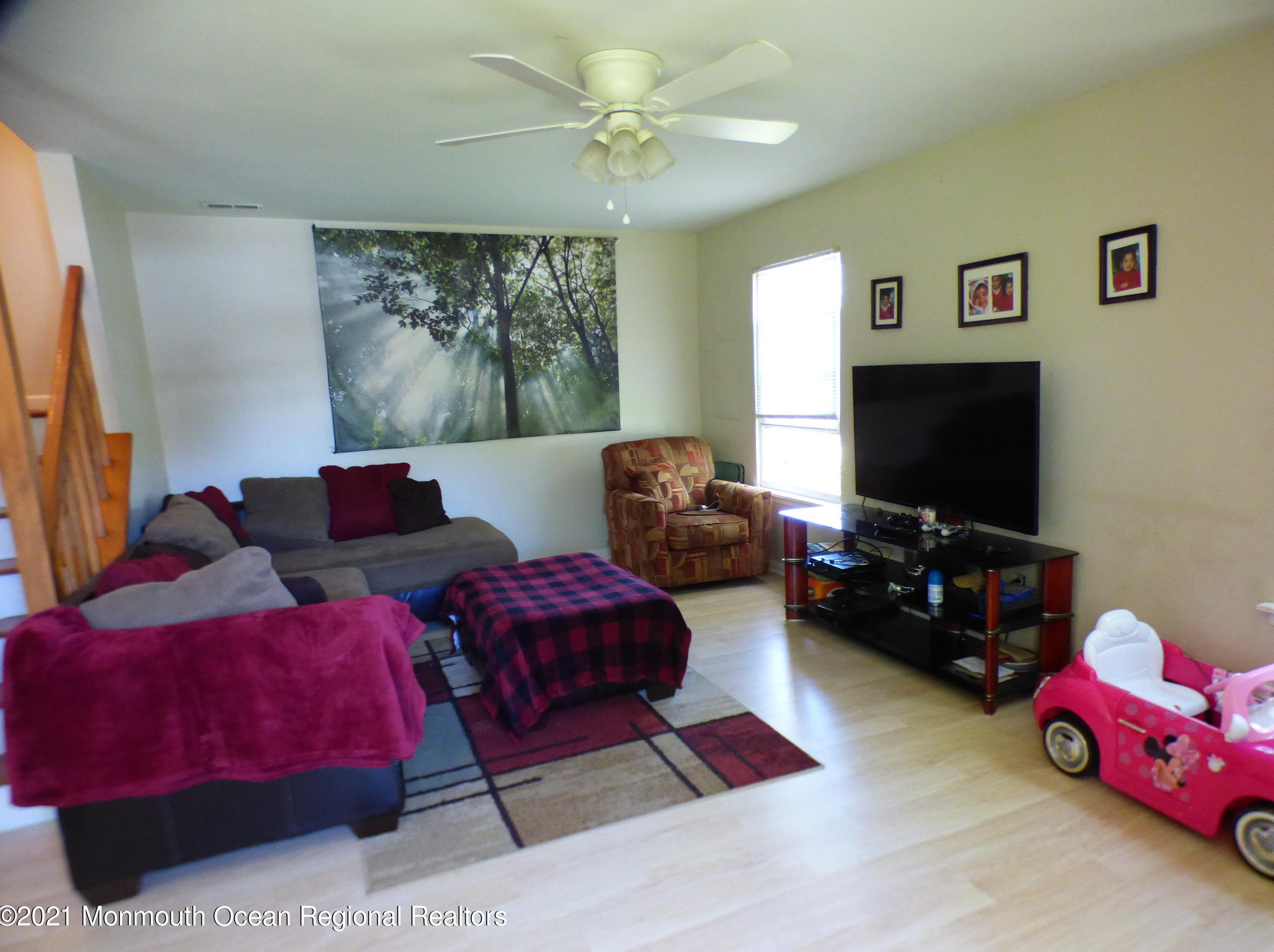 1 Alameda Ct, Tinton Falls, NJ 07724