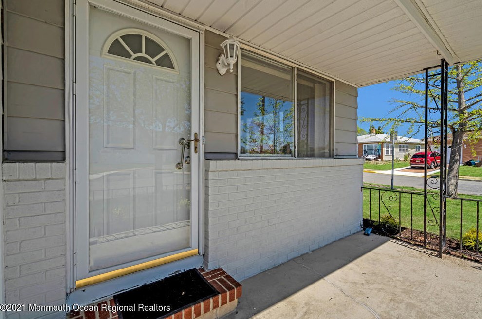 101 Port Royal Dr, Toms River, NJ 08757-3906