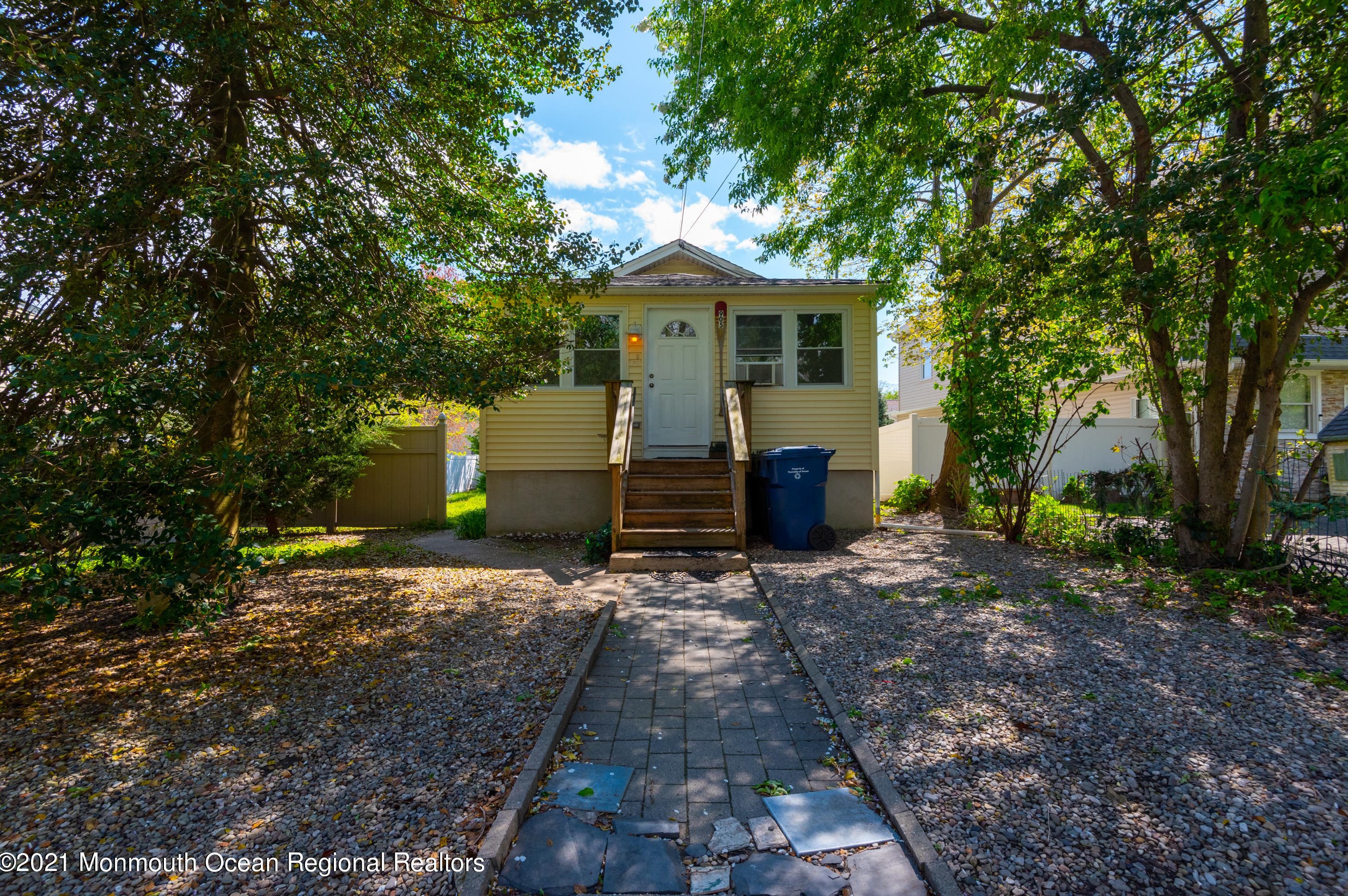 905 Brookside Ave, Tinton Falls, NJ 07712